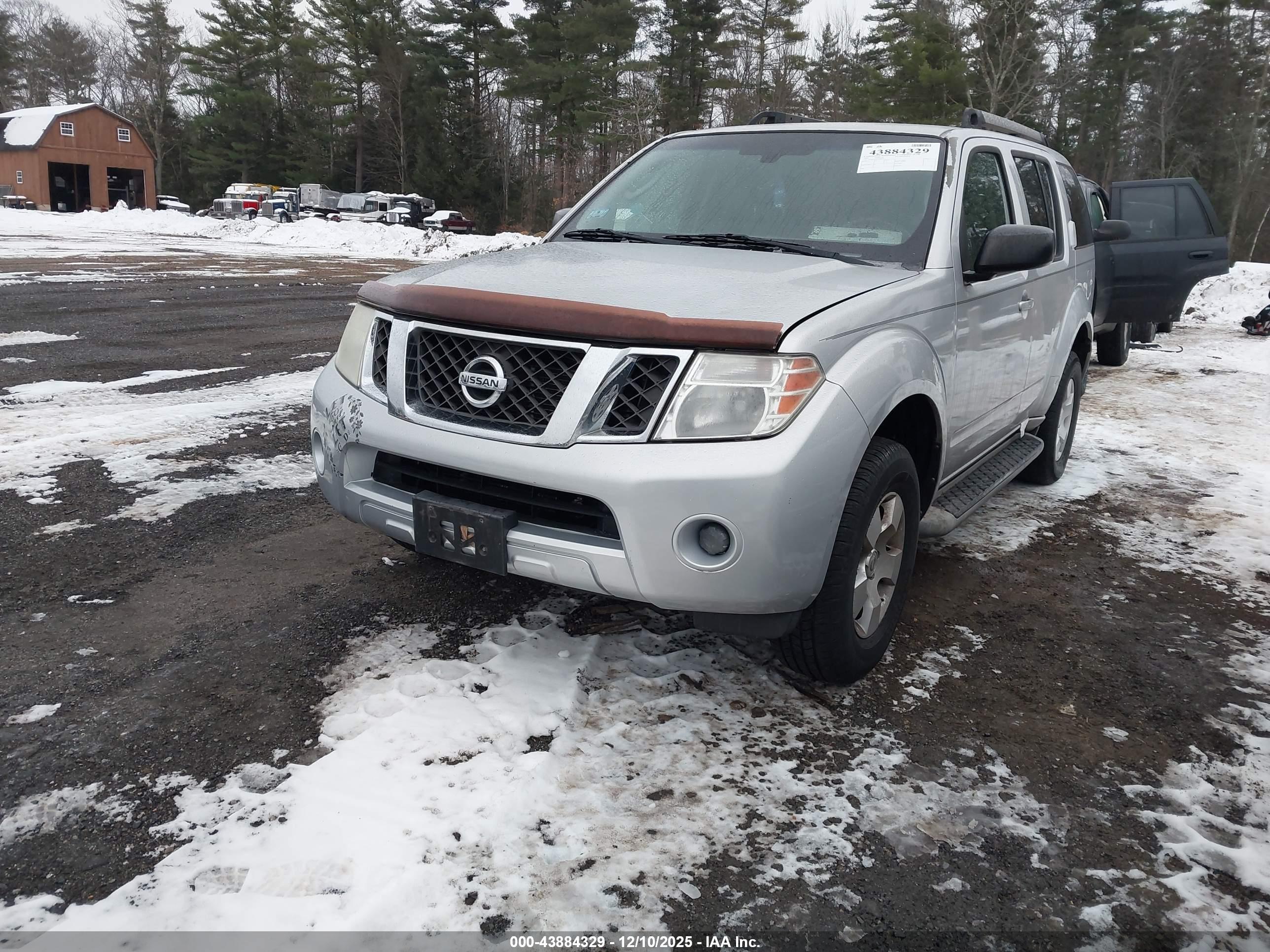 NISSAN PATHFINDER image 2