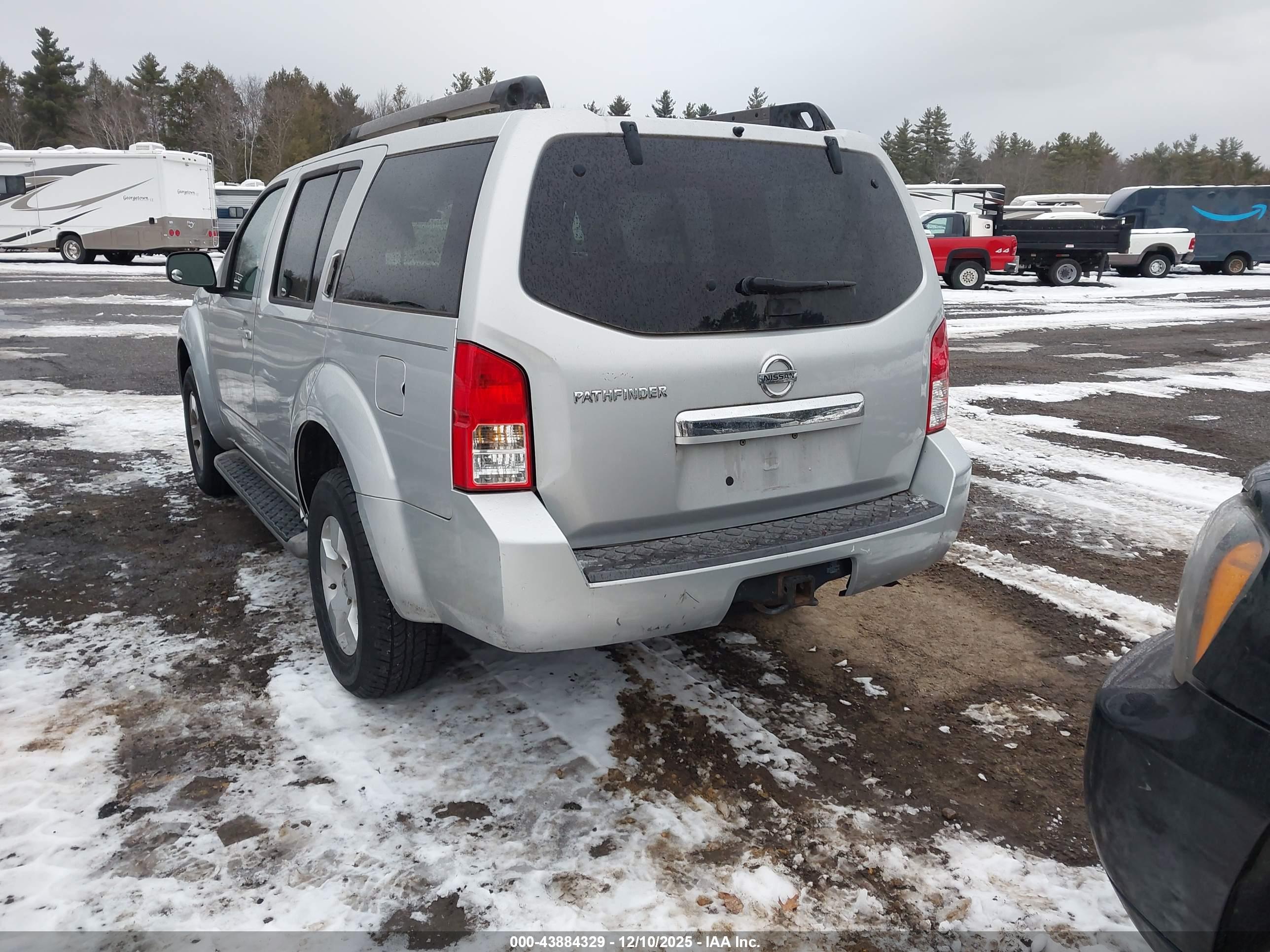 NISSAN PATHFINDER image 3
