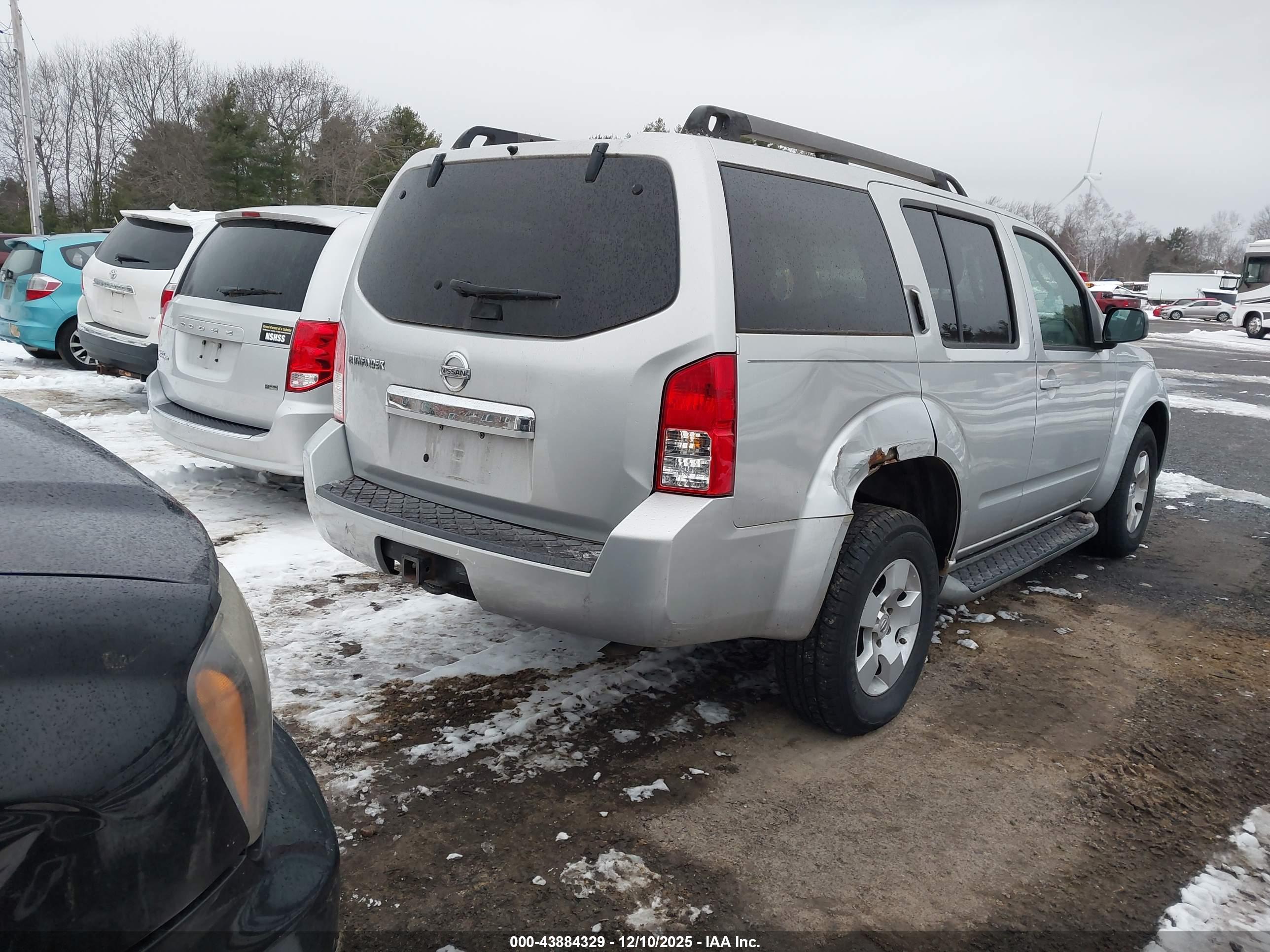 NISSAN PATHFINDER image 4