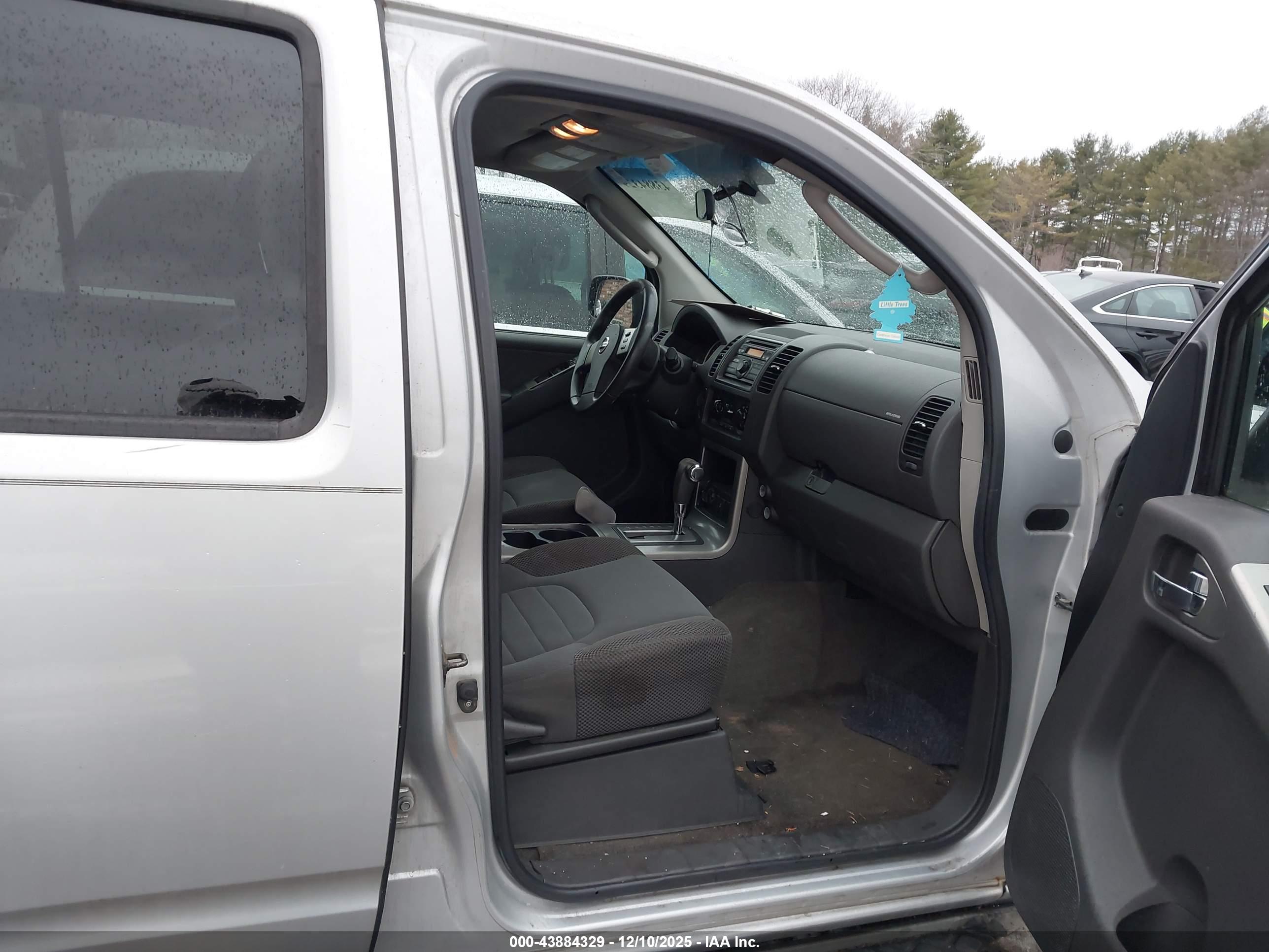NISSAN PATHFINDER image 5