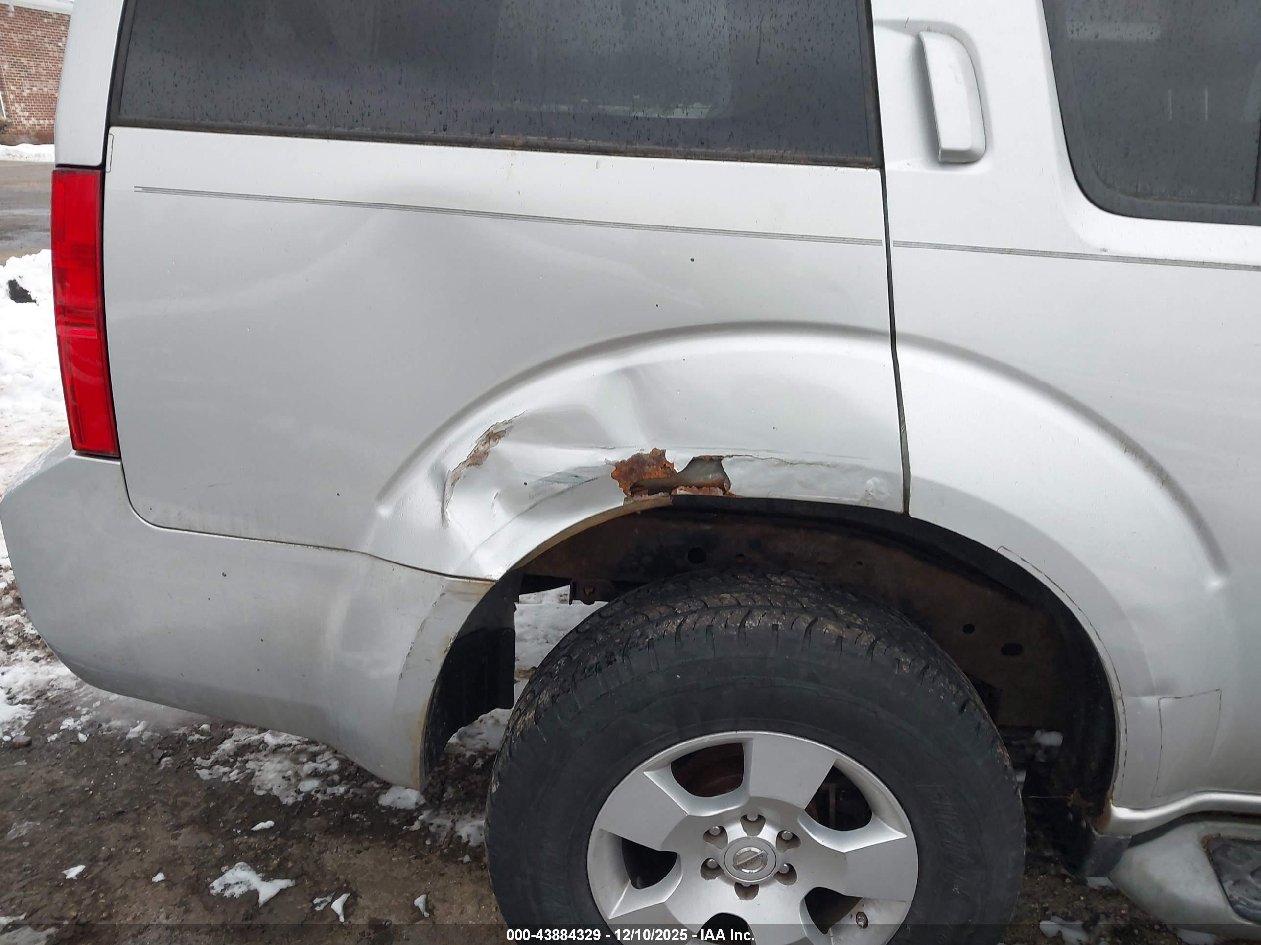 NISSAN PATHFINDER image 6