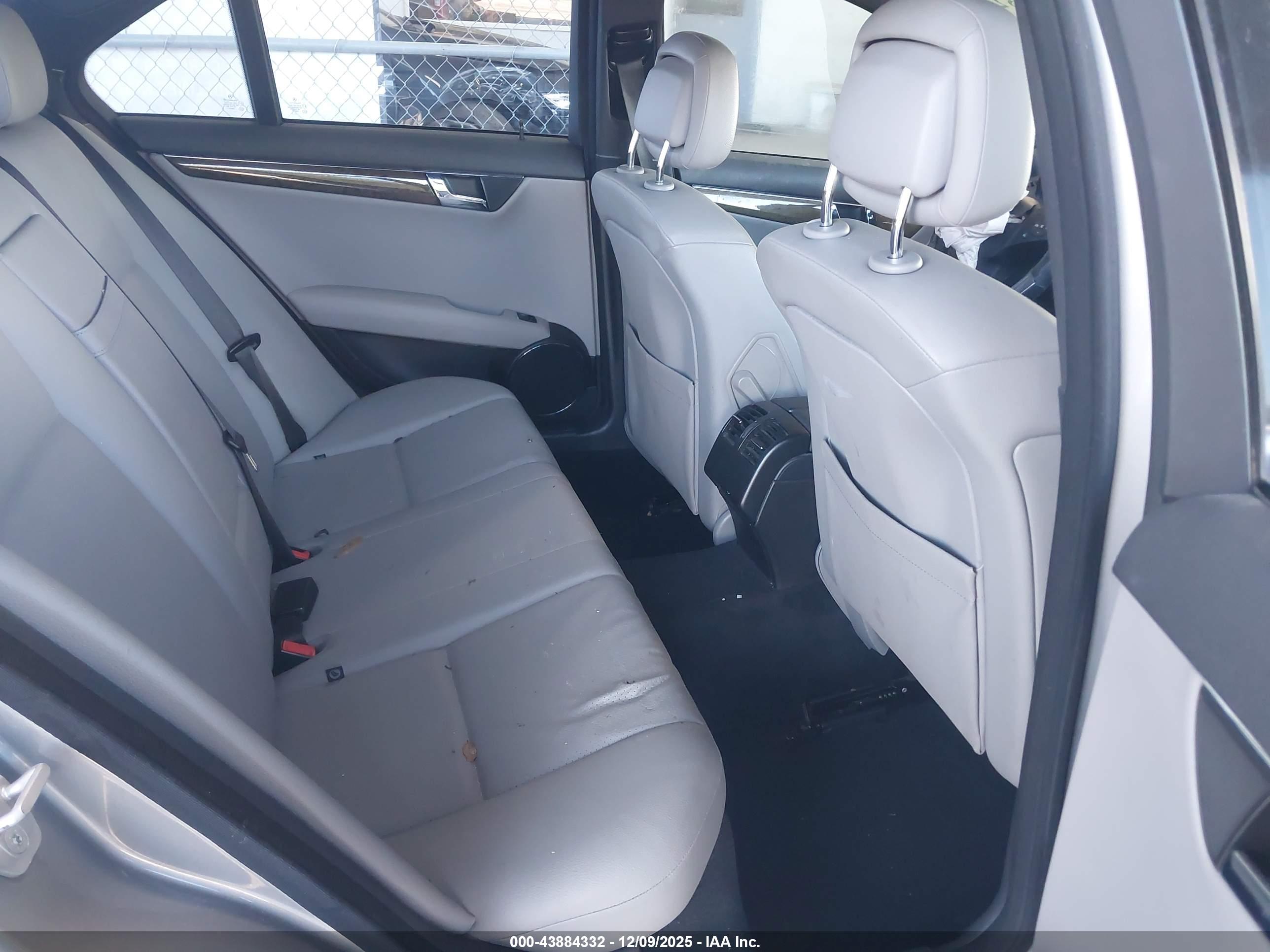 MERCEDES-BENZ C image 8