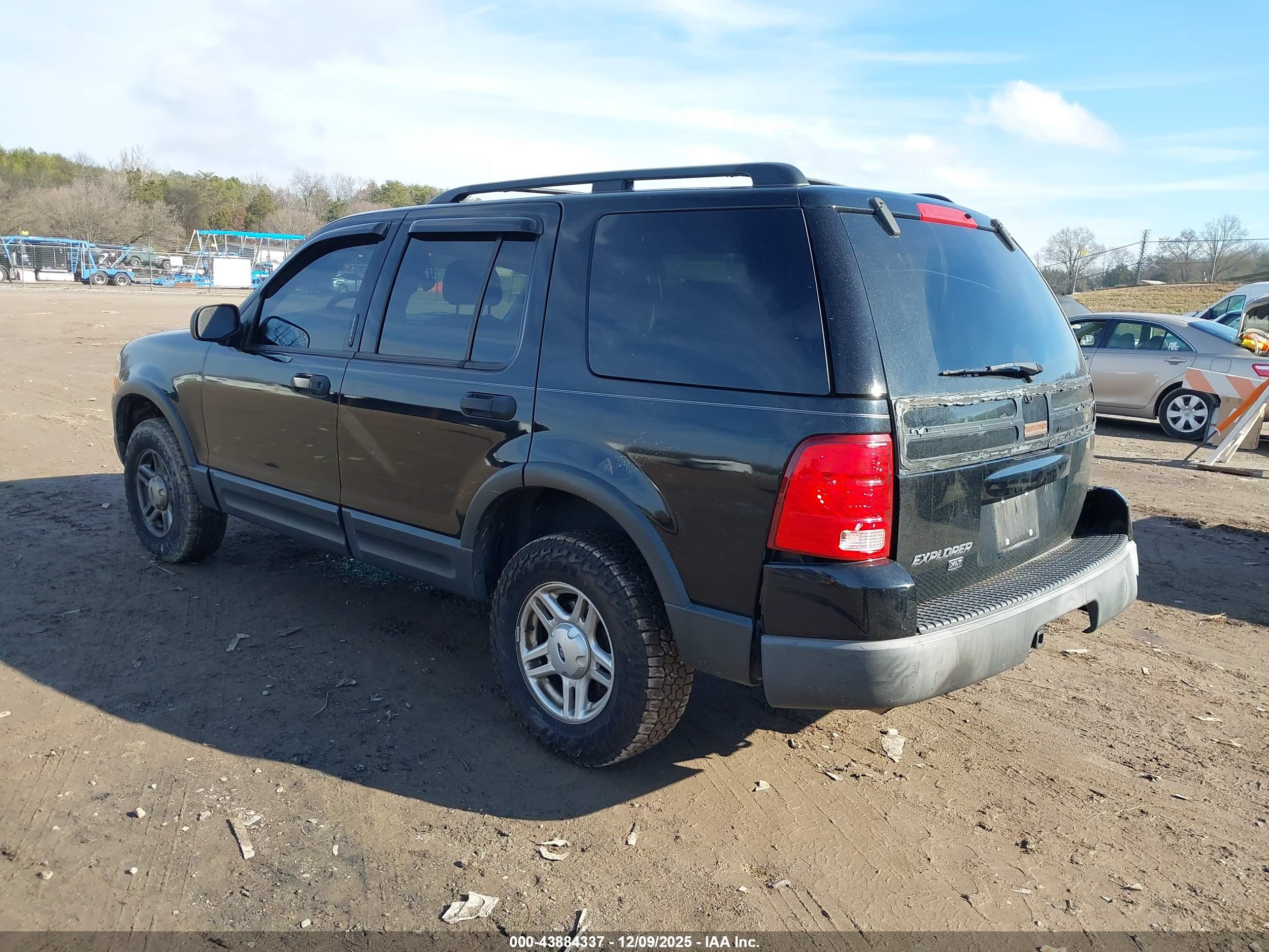 FORD EXPLORER image 3