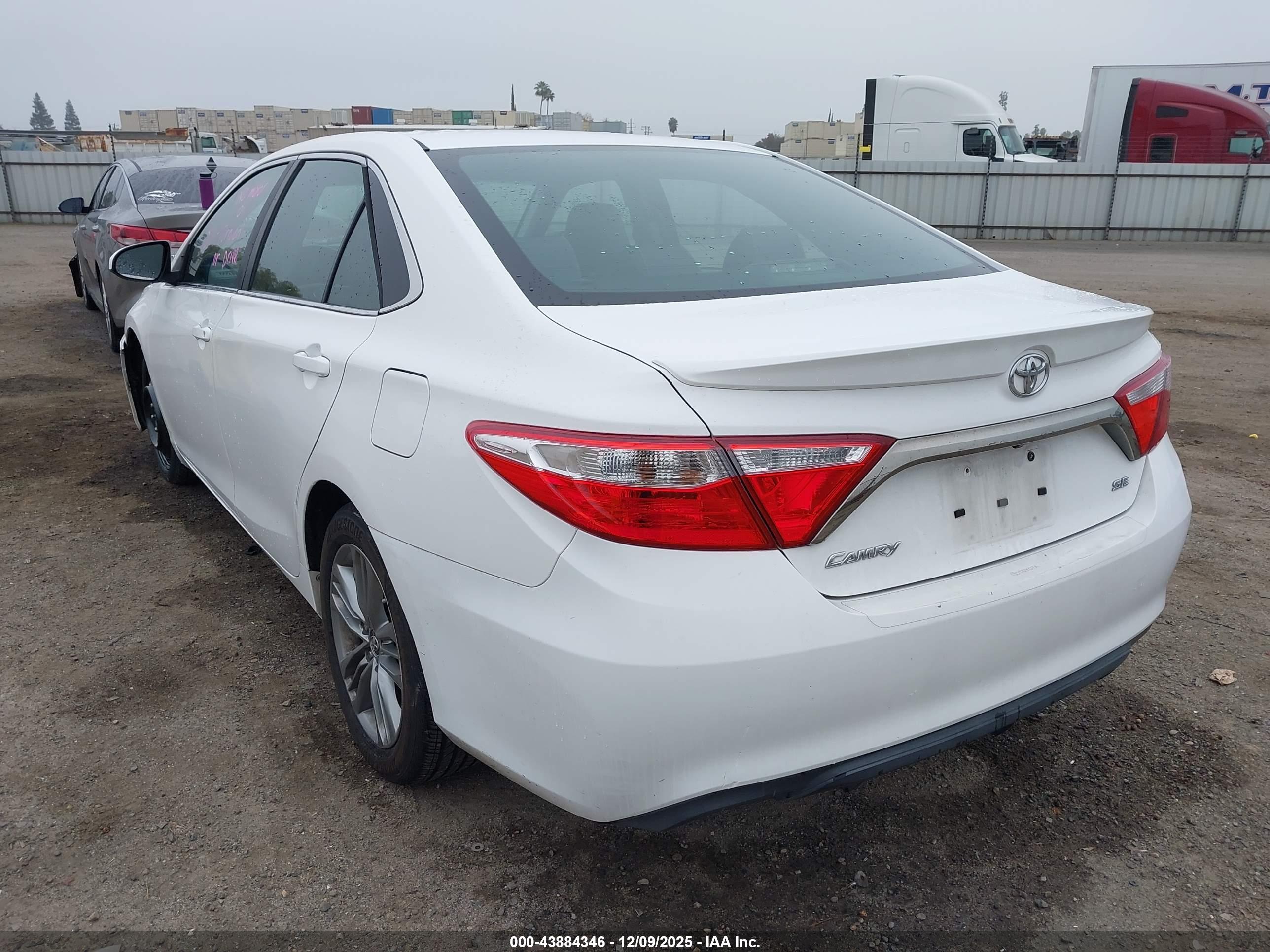 TOYOTA CAMRY image 3