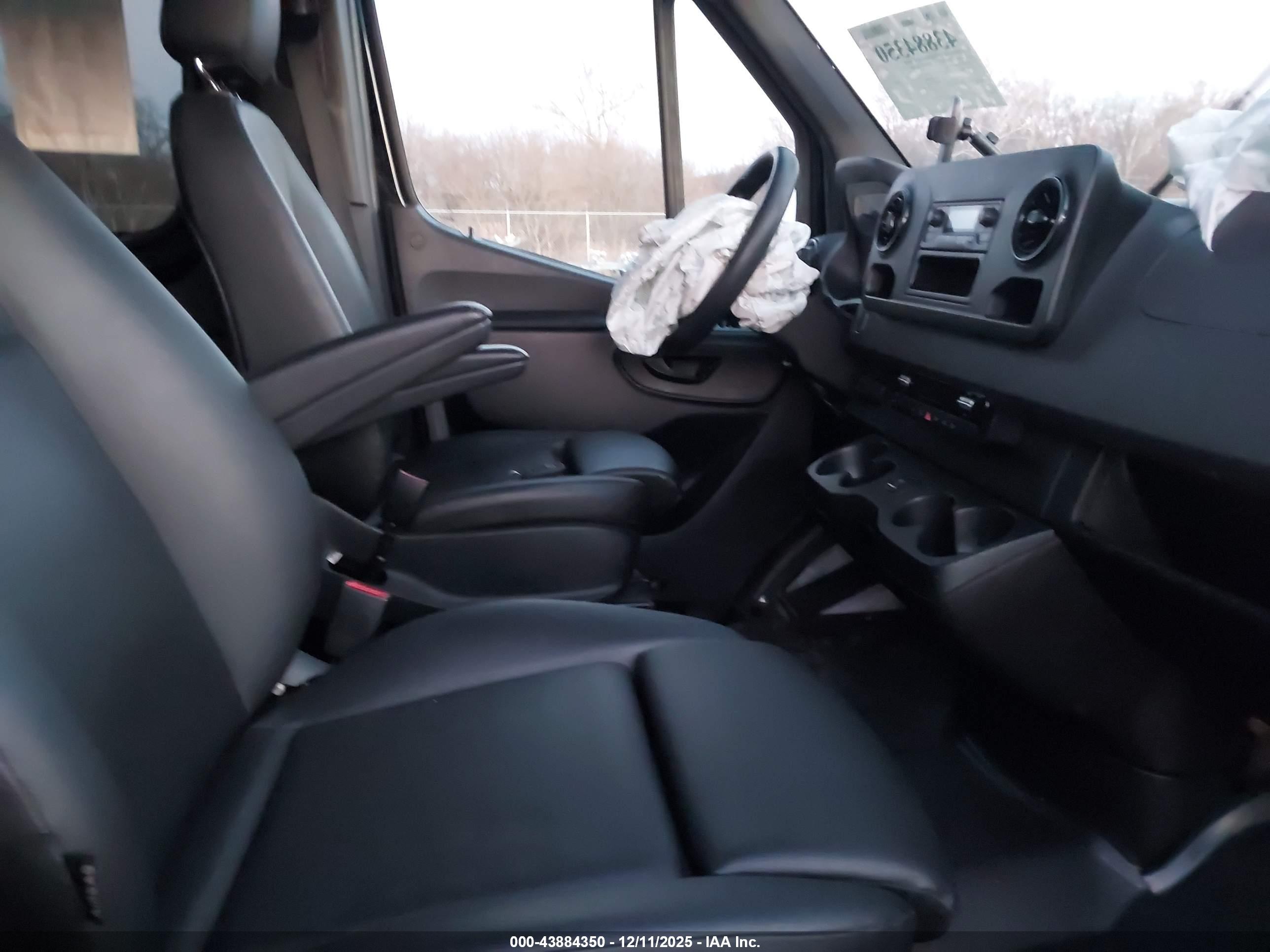 MERCEDES-BENZ SPRINTER image 5