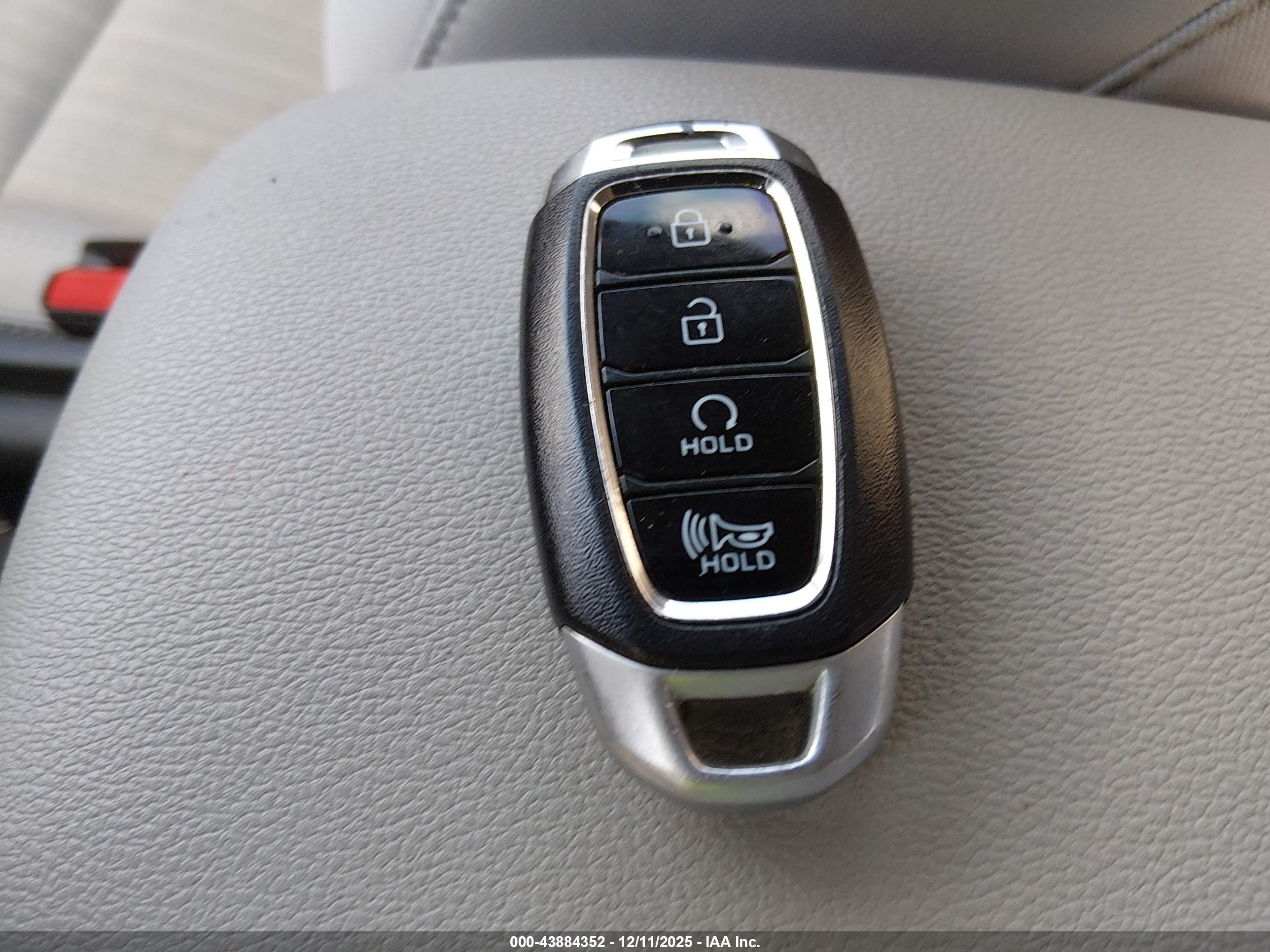 HYUNDAI KONA image 11