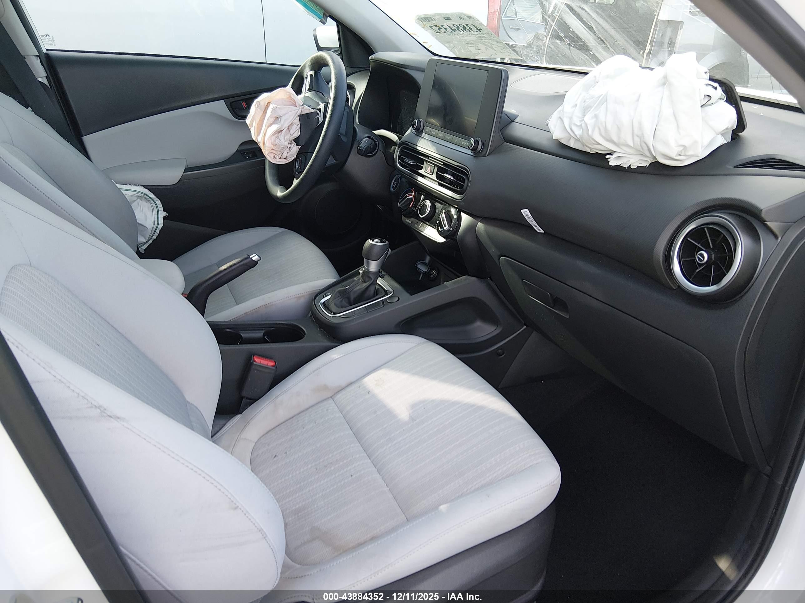 HYUNDAI KONA image 5