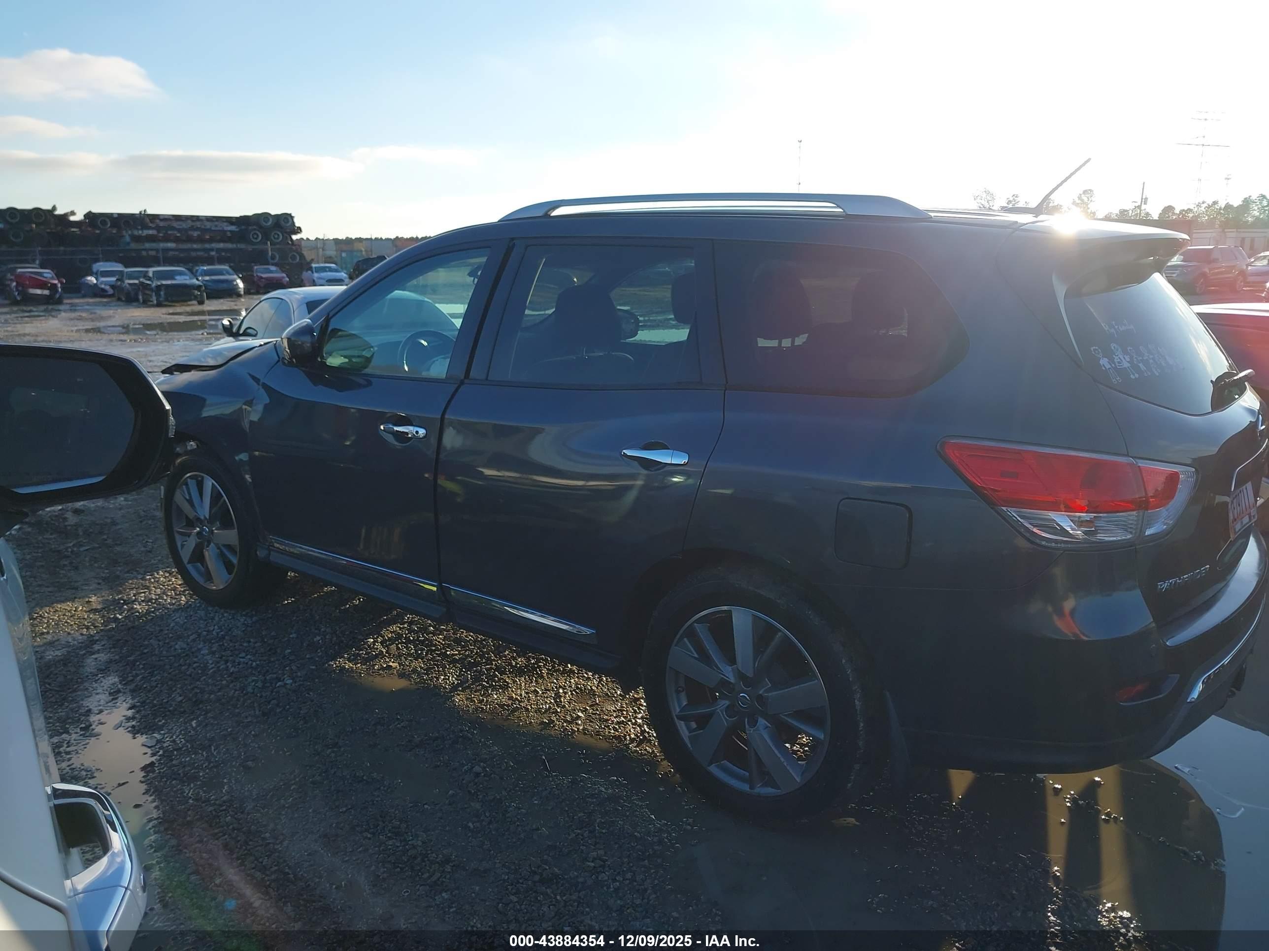 NISSAN PATHFINDER image 3
