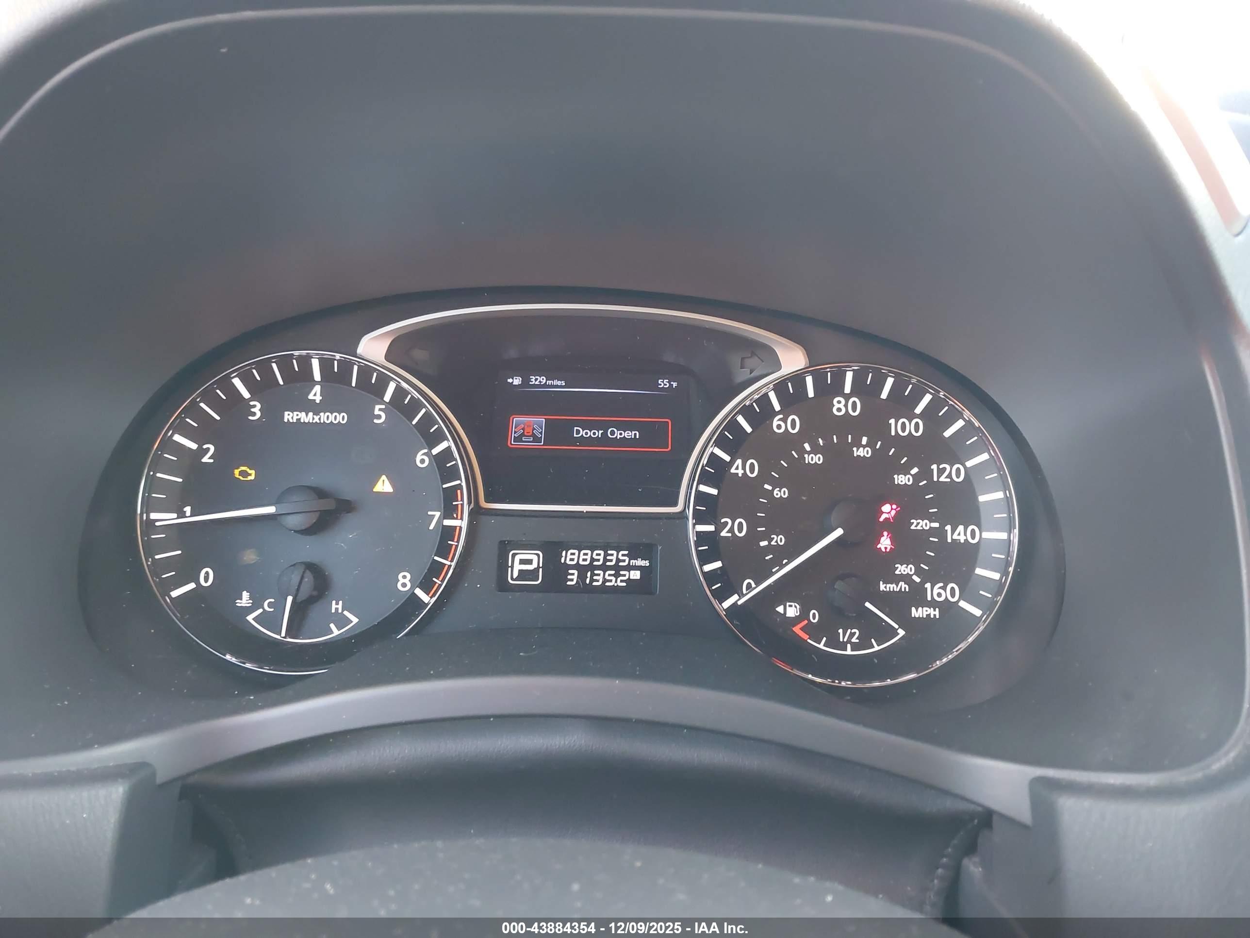 NISSAN PATHFINDER image 7
