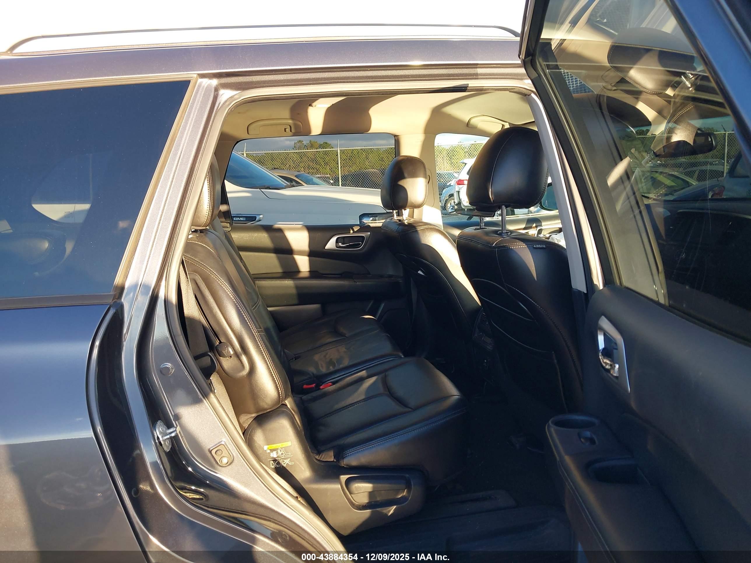NISSAN PATHFINDER image 8