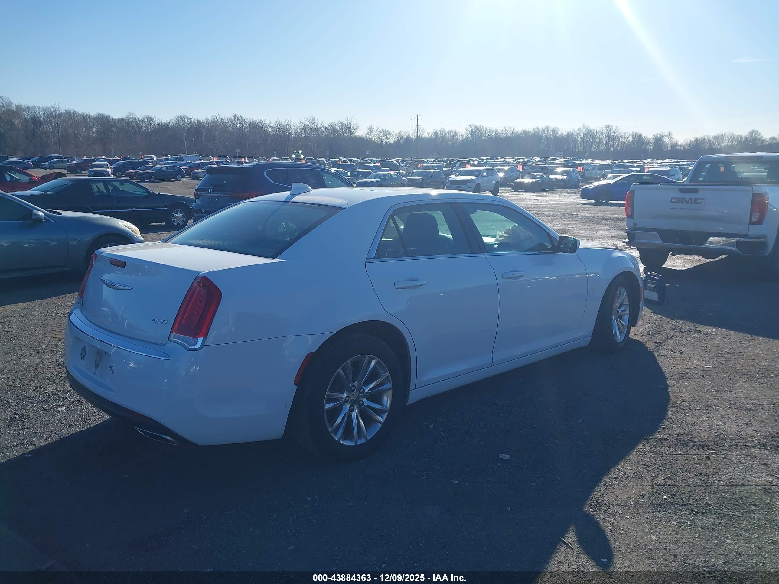 CHRYSLER 300 image 4