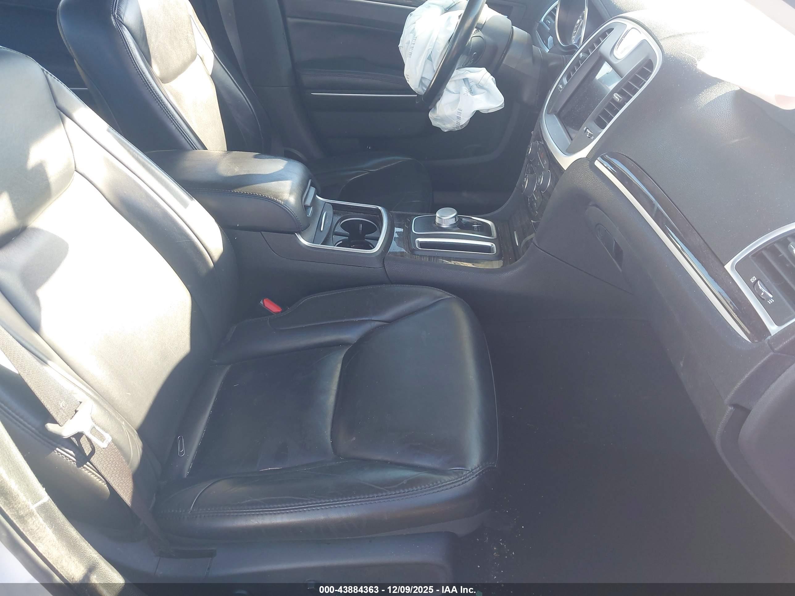CHRYSLER 300 image 5