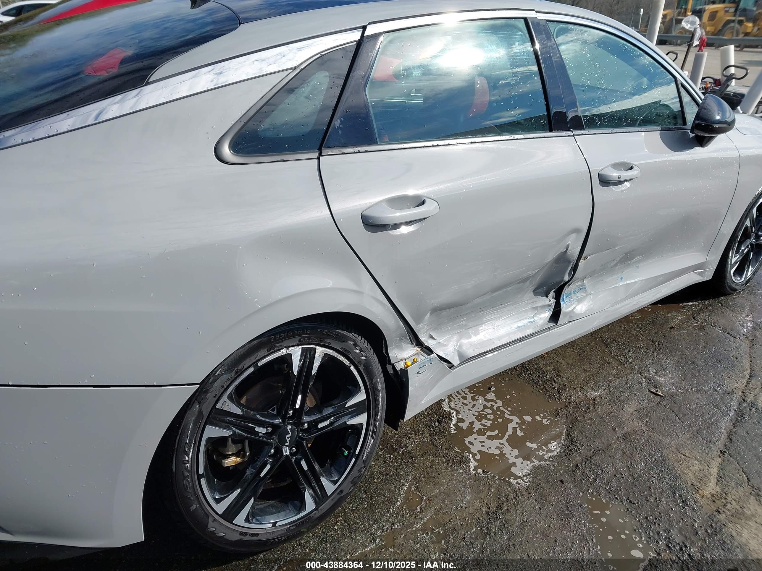 KIA K5 image 6