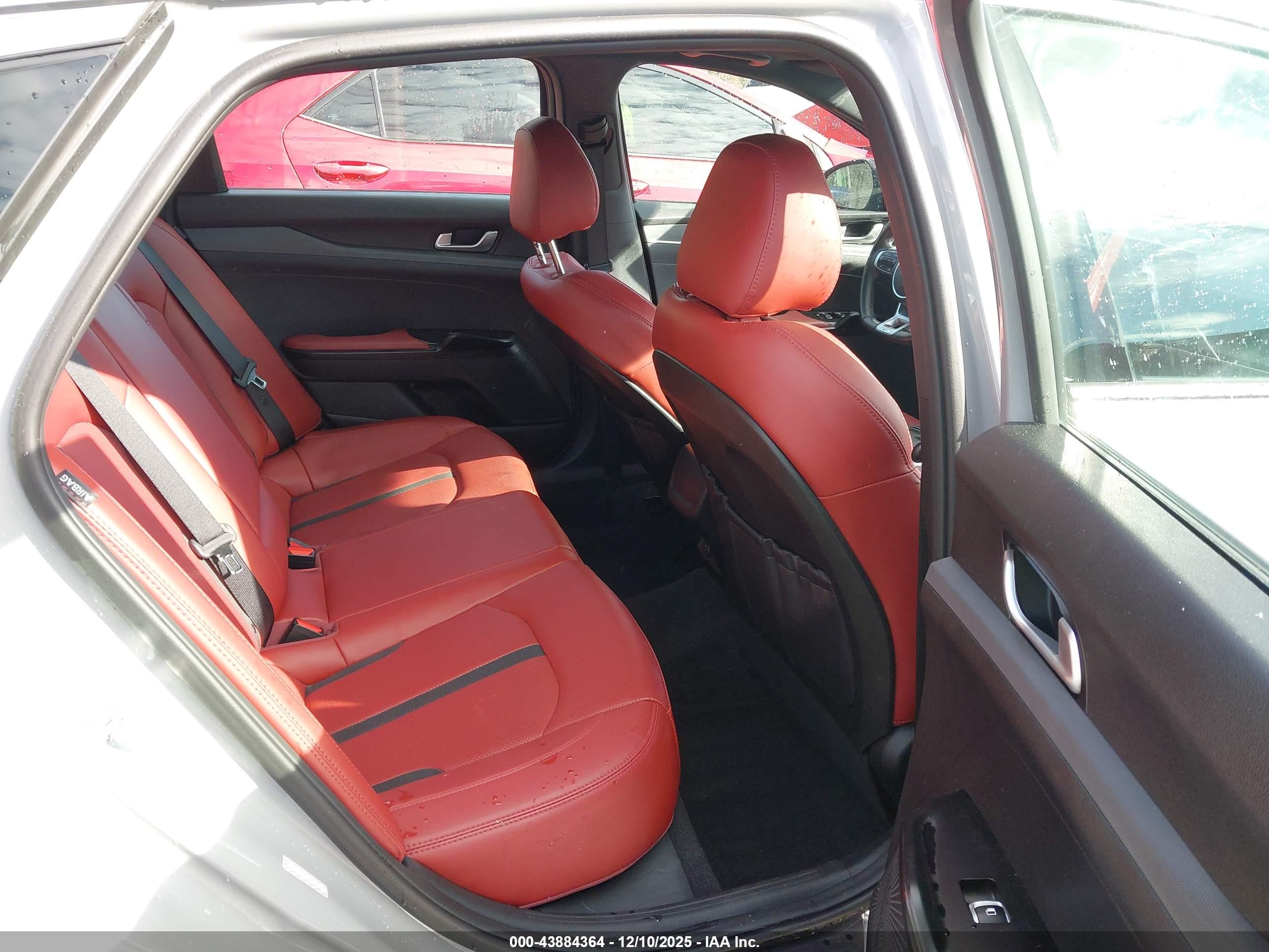 KIA K5 image 8