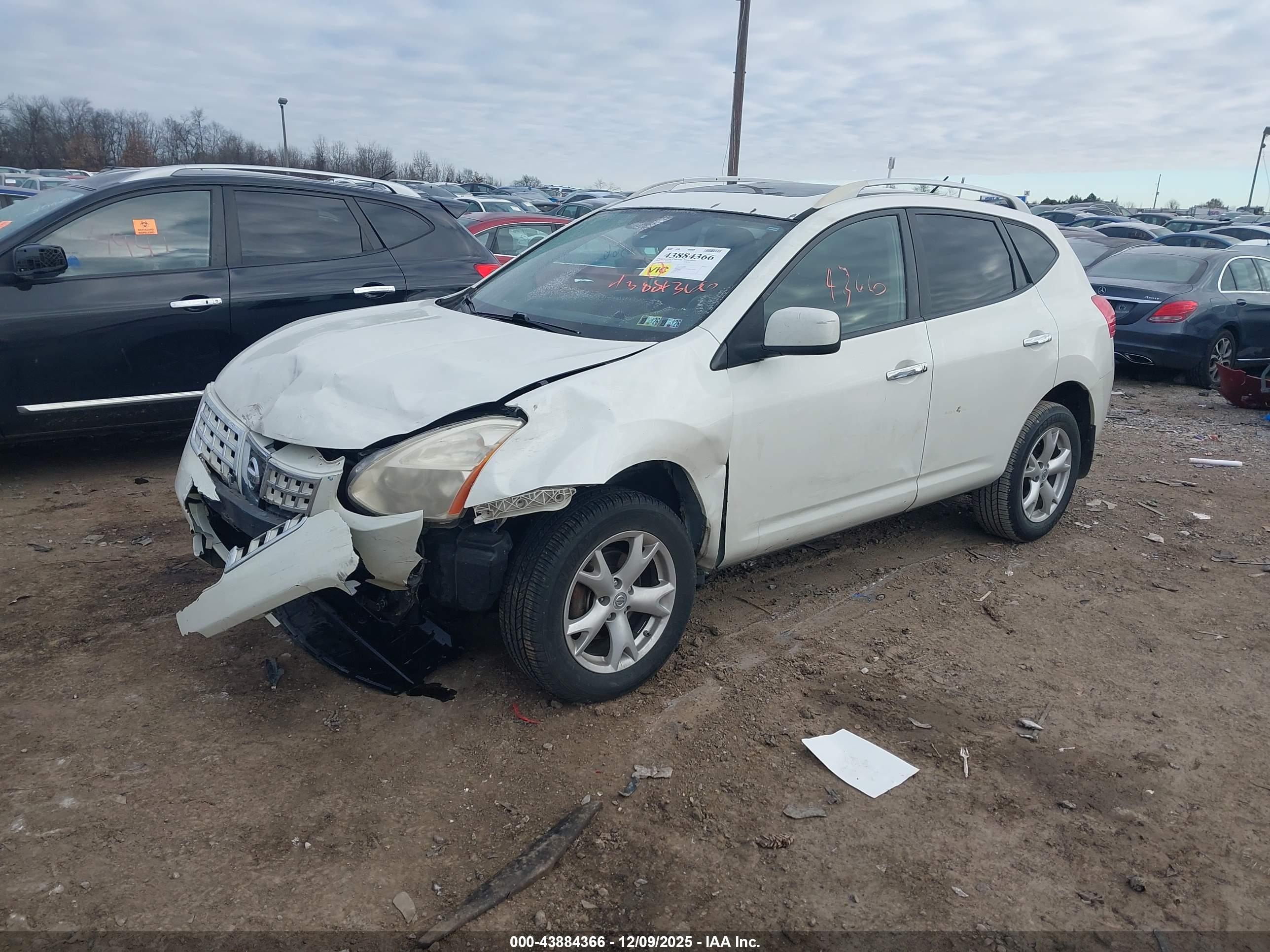 NISSAN ROGUE image 2