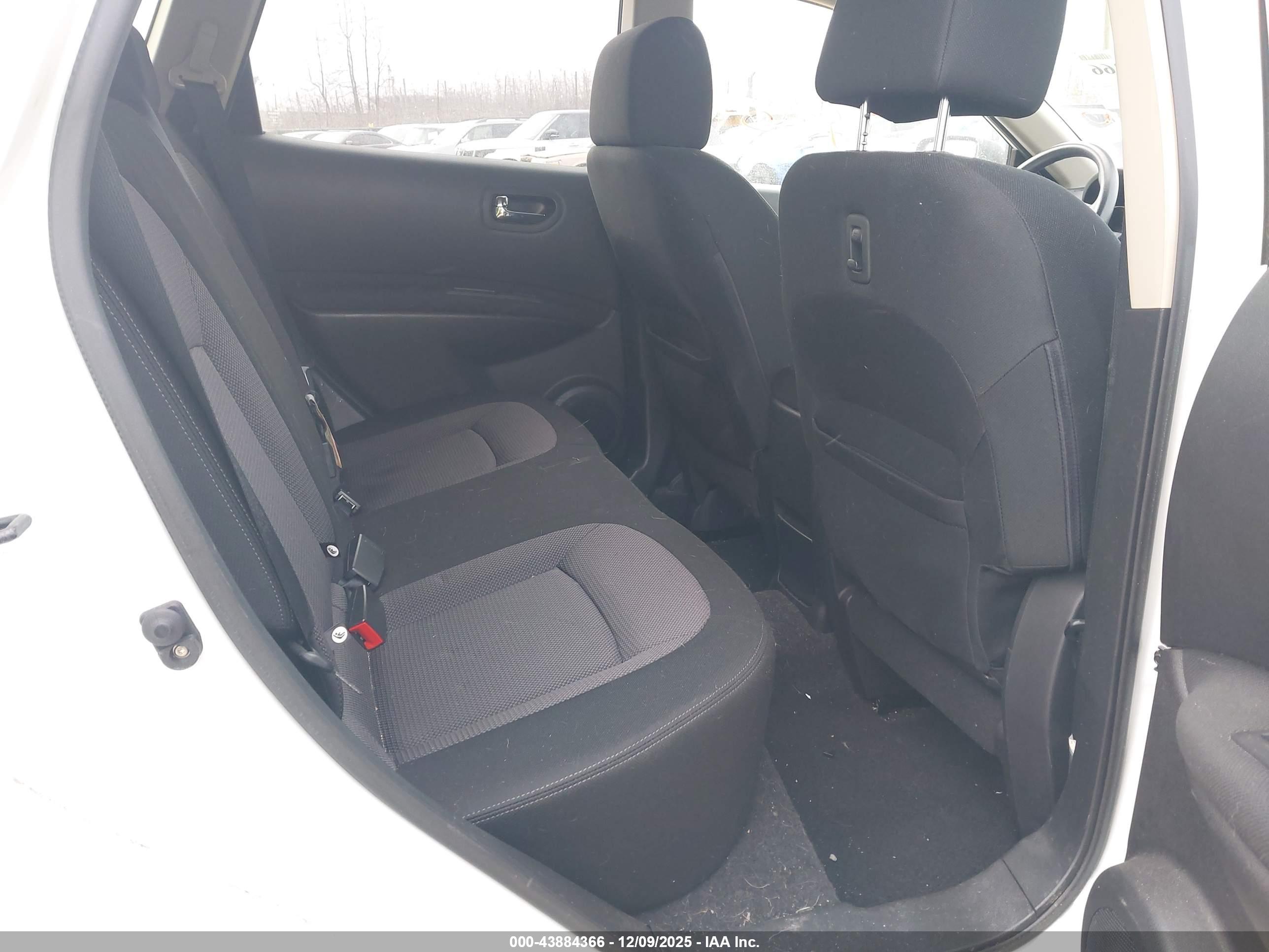 NISSAN ROGUE image 8