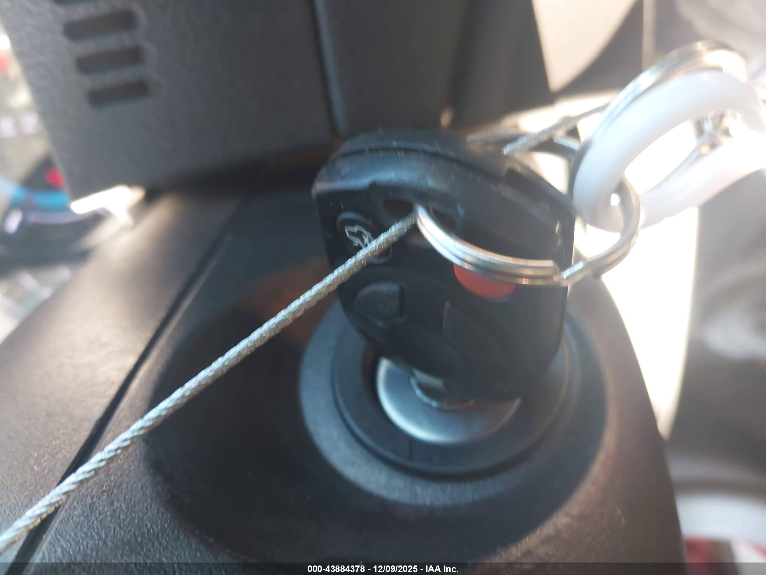 FORD FUSION image 11