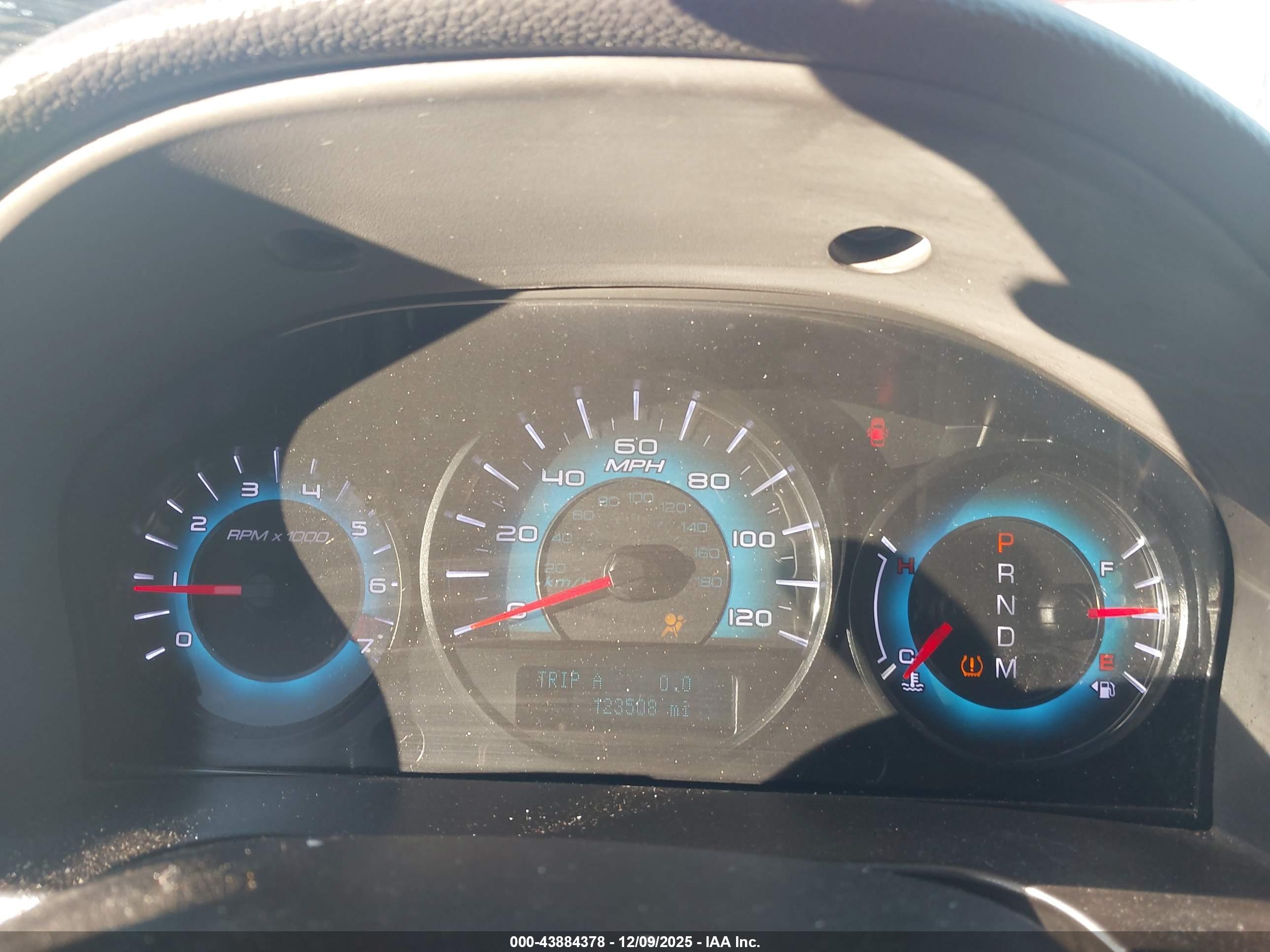 FORD FUSION image 7