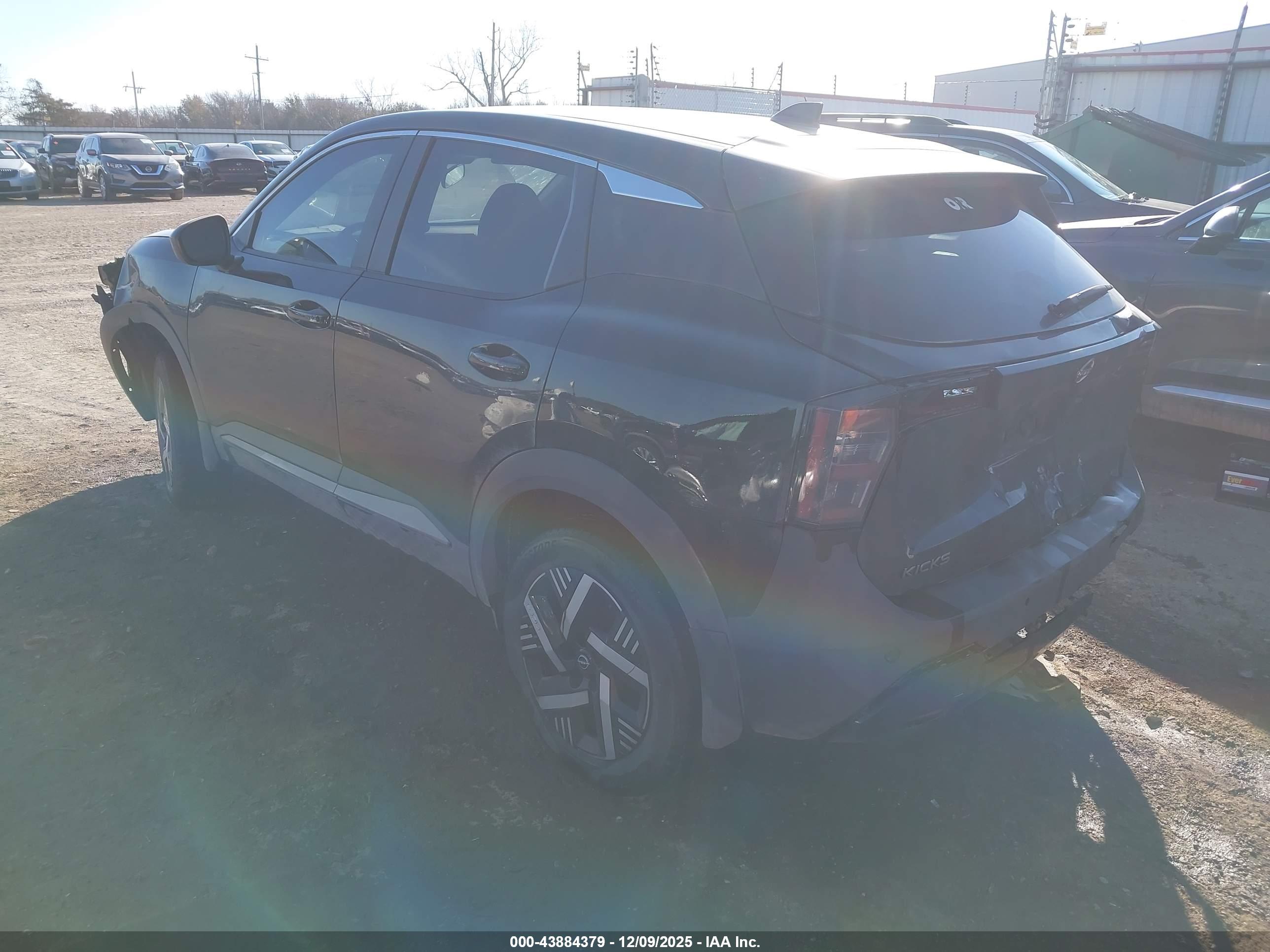 NISSAN KICKS image 3