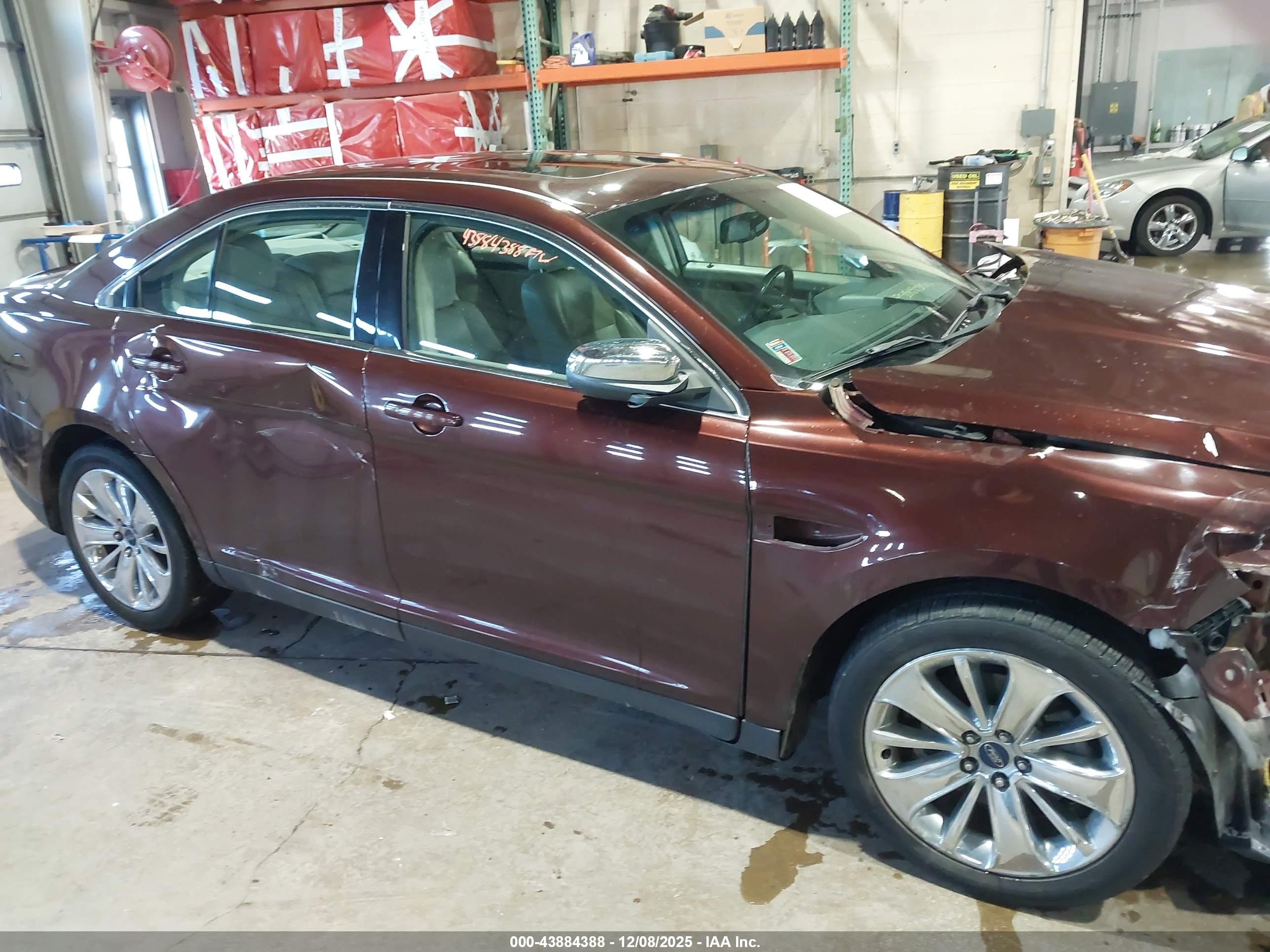 FORD TAURUS image 6