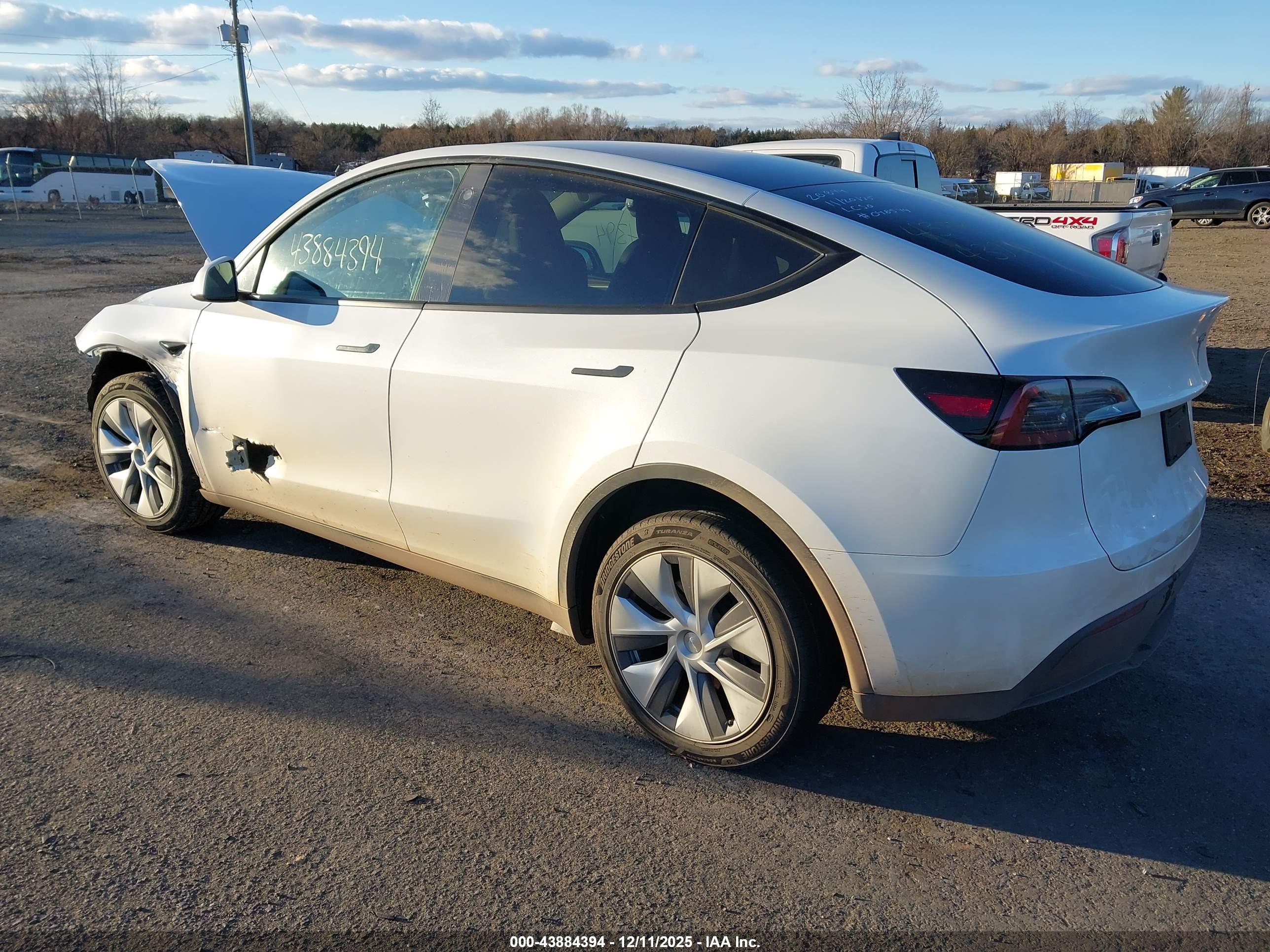 TESLA MODEL image 3