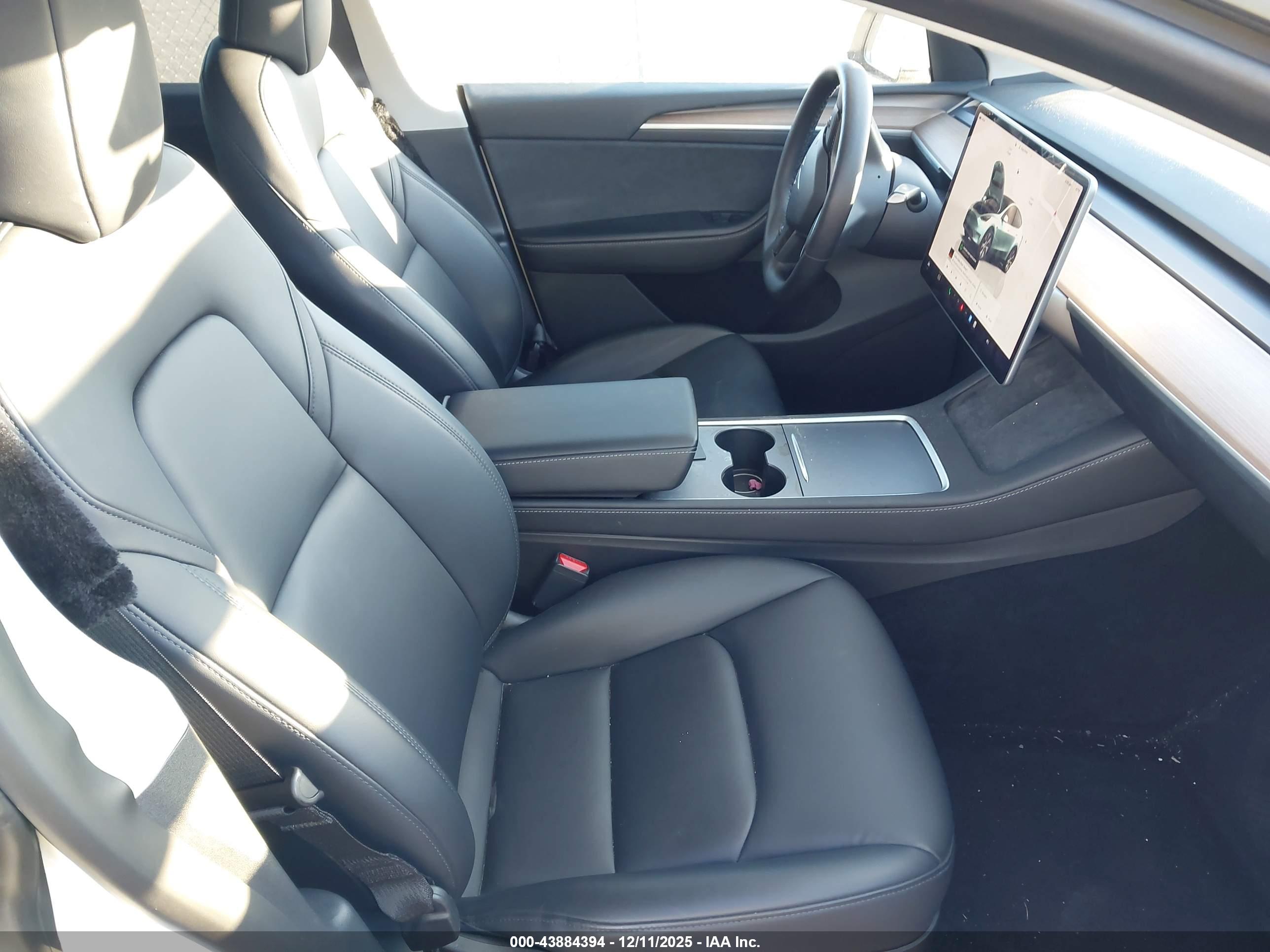 TESLA MODEL image 5