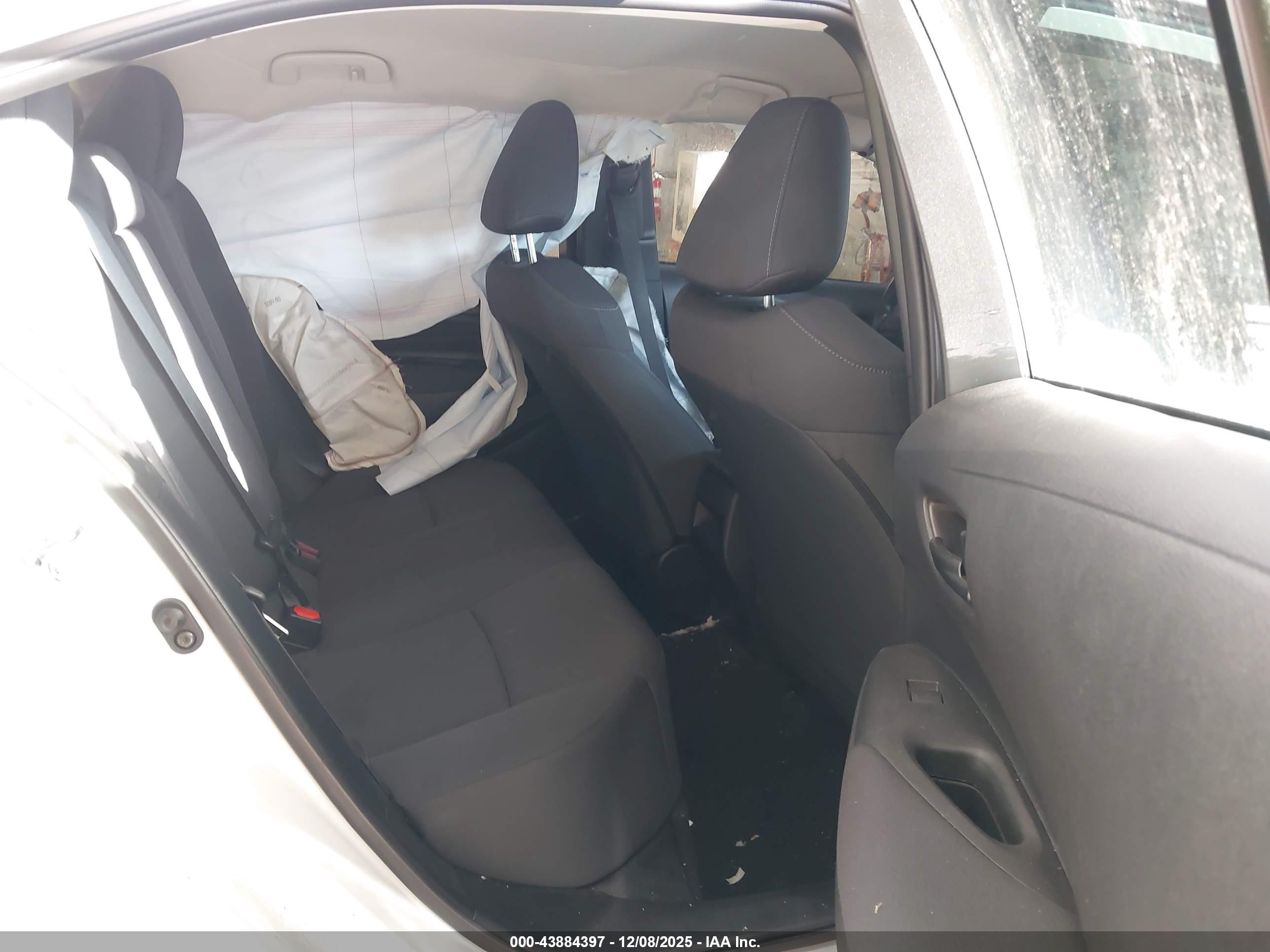 TOYOTA COROLLA image 8