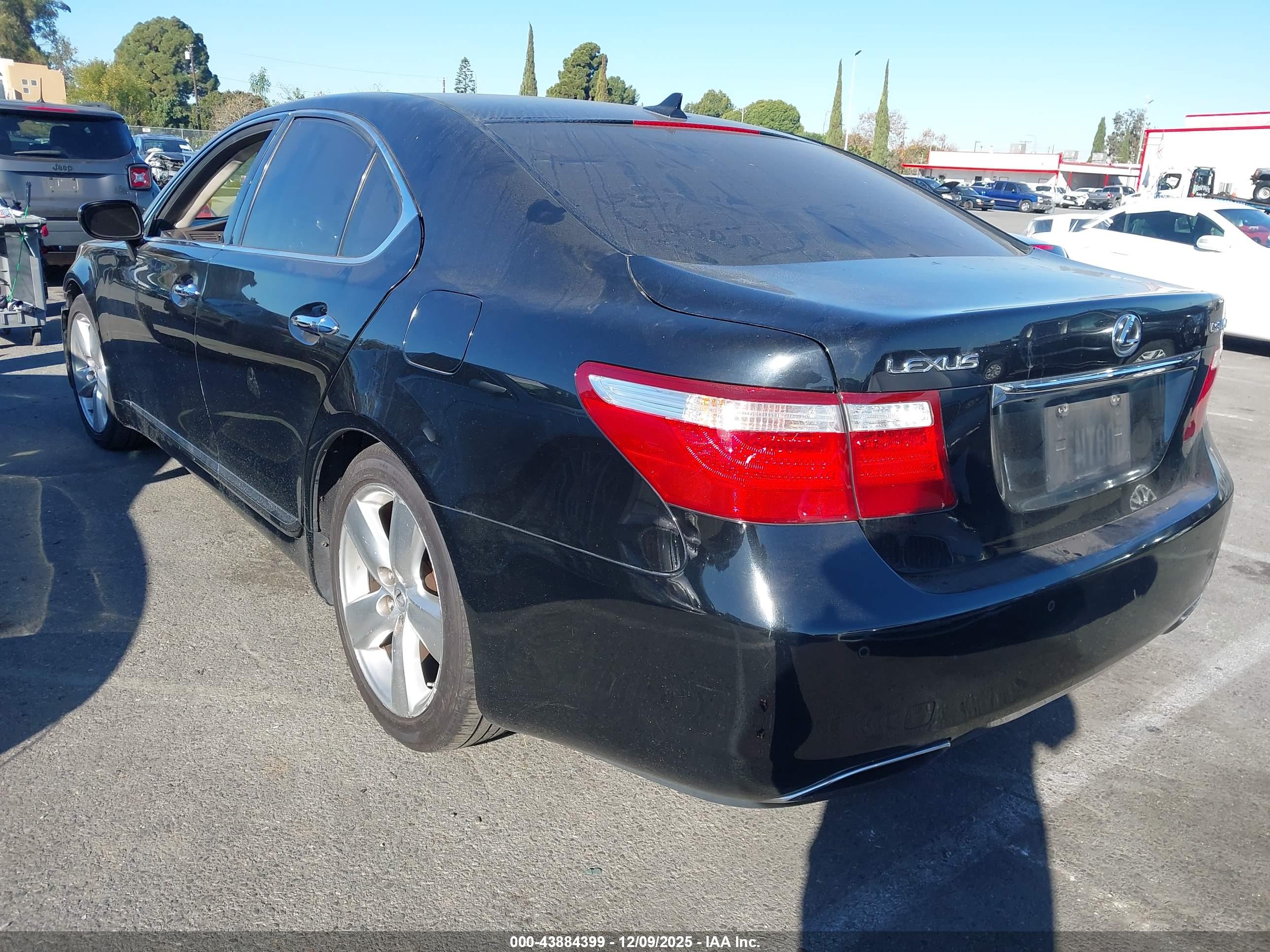 LEXUS LS image 3