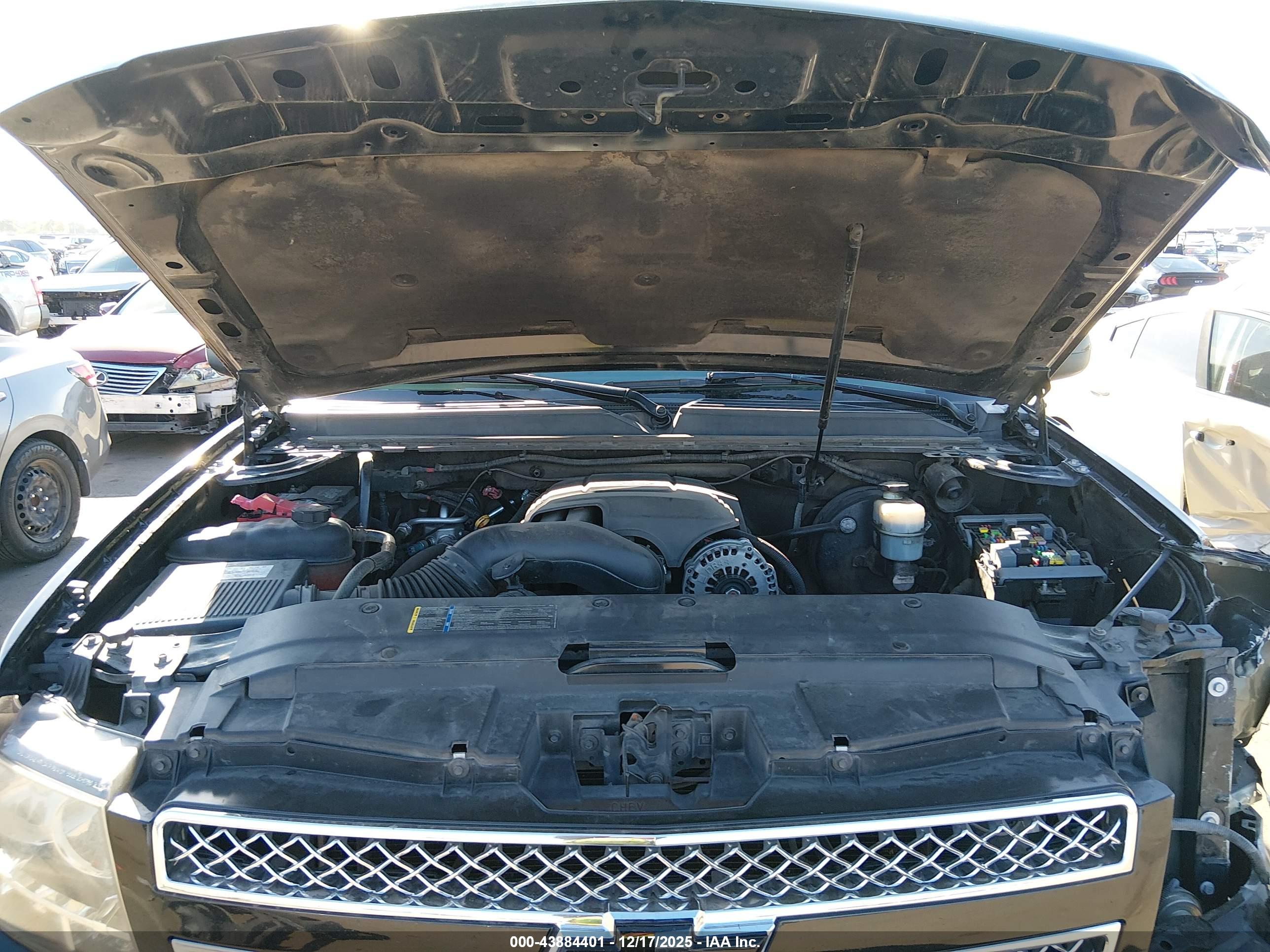 CHEVROLET TAHOE image 10