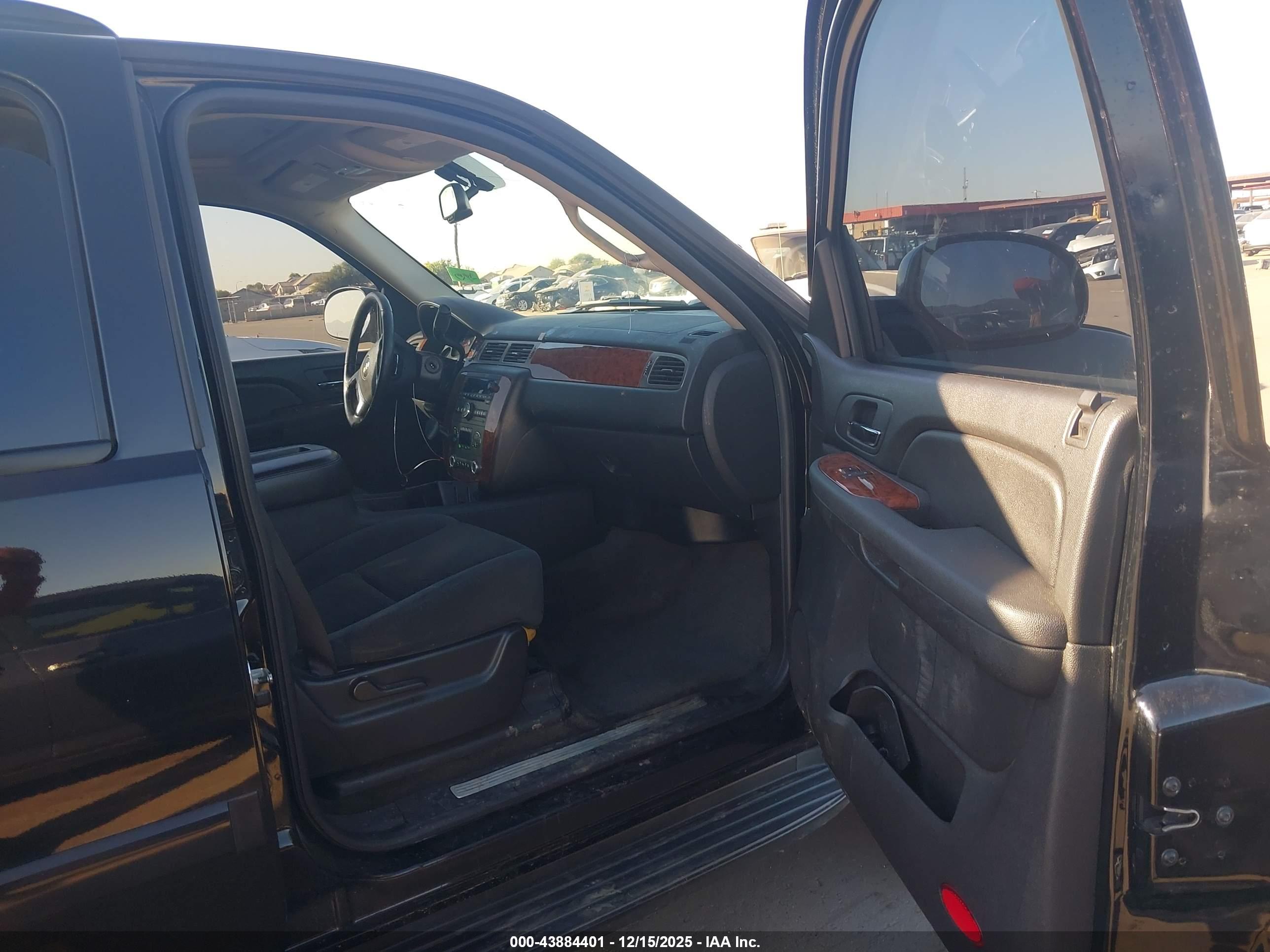 CHEVROLET TAHOE image 5