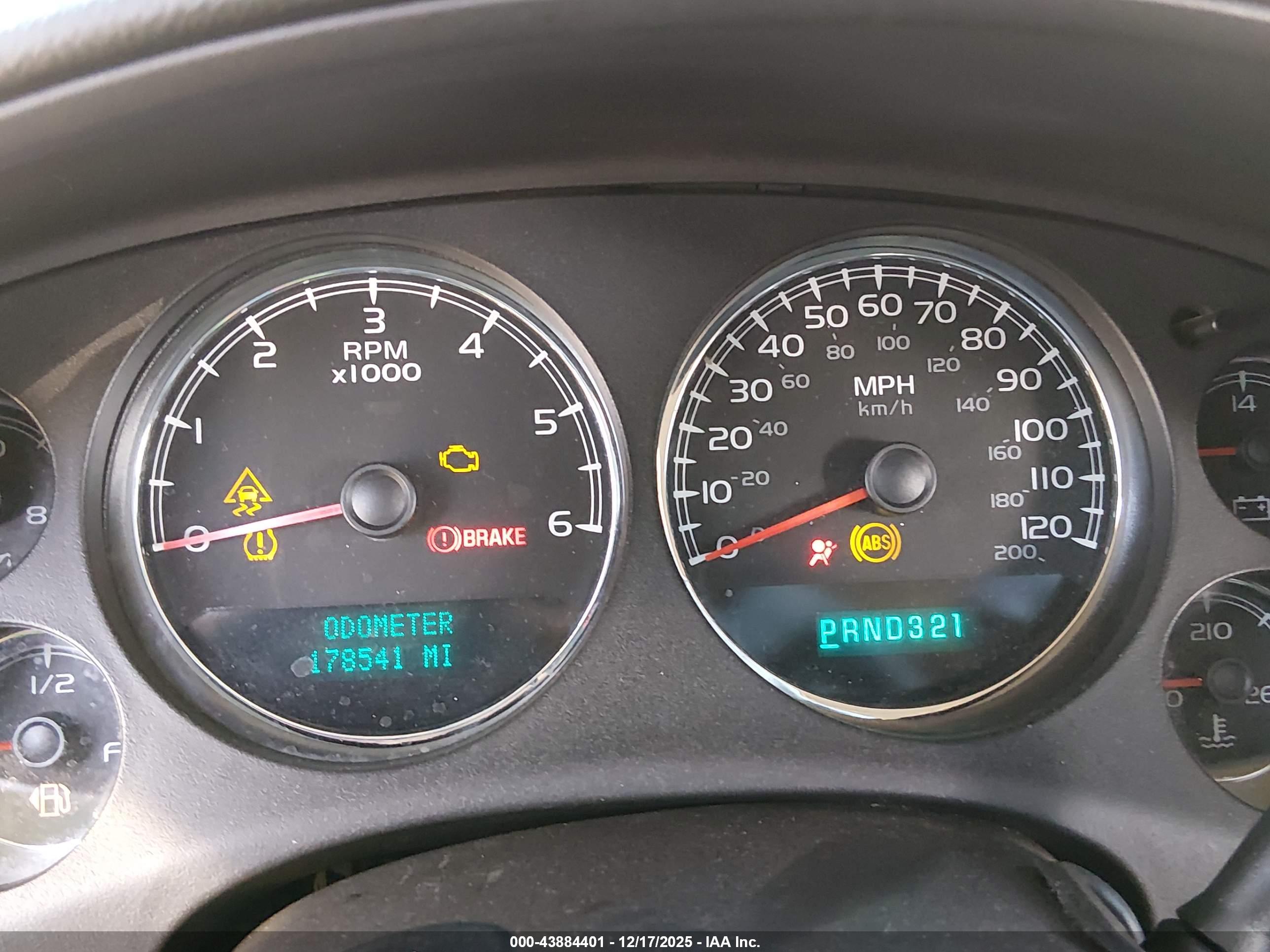 CHEVROLET TAHOE image 7