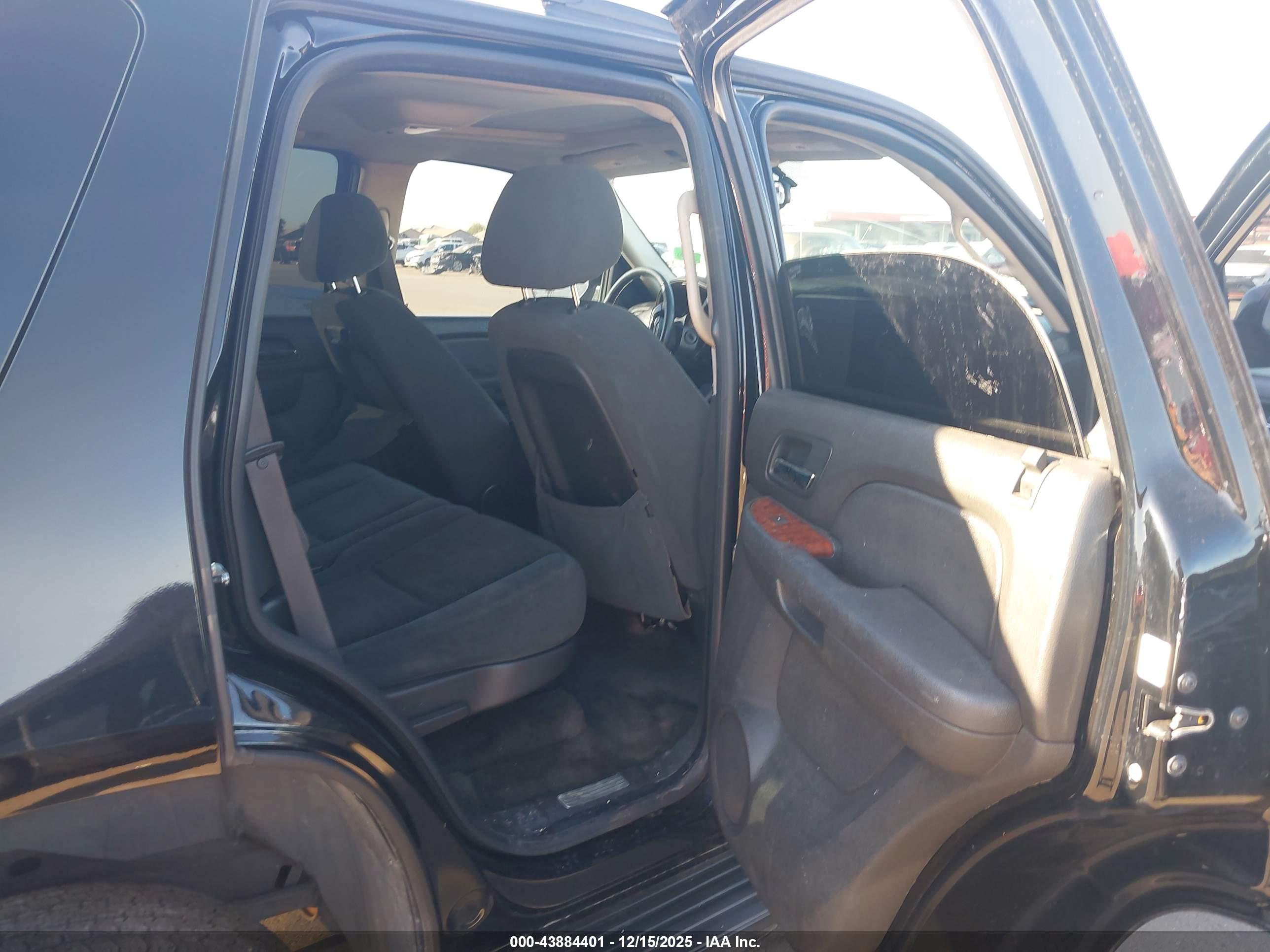 CHEVROLET TAHOE image 8