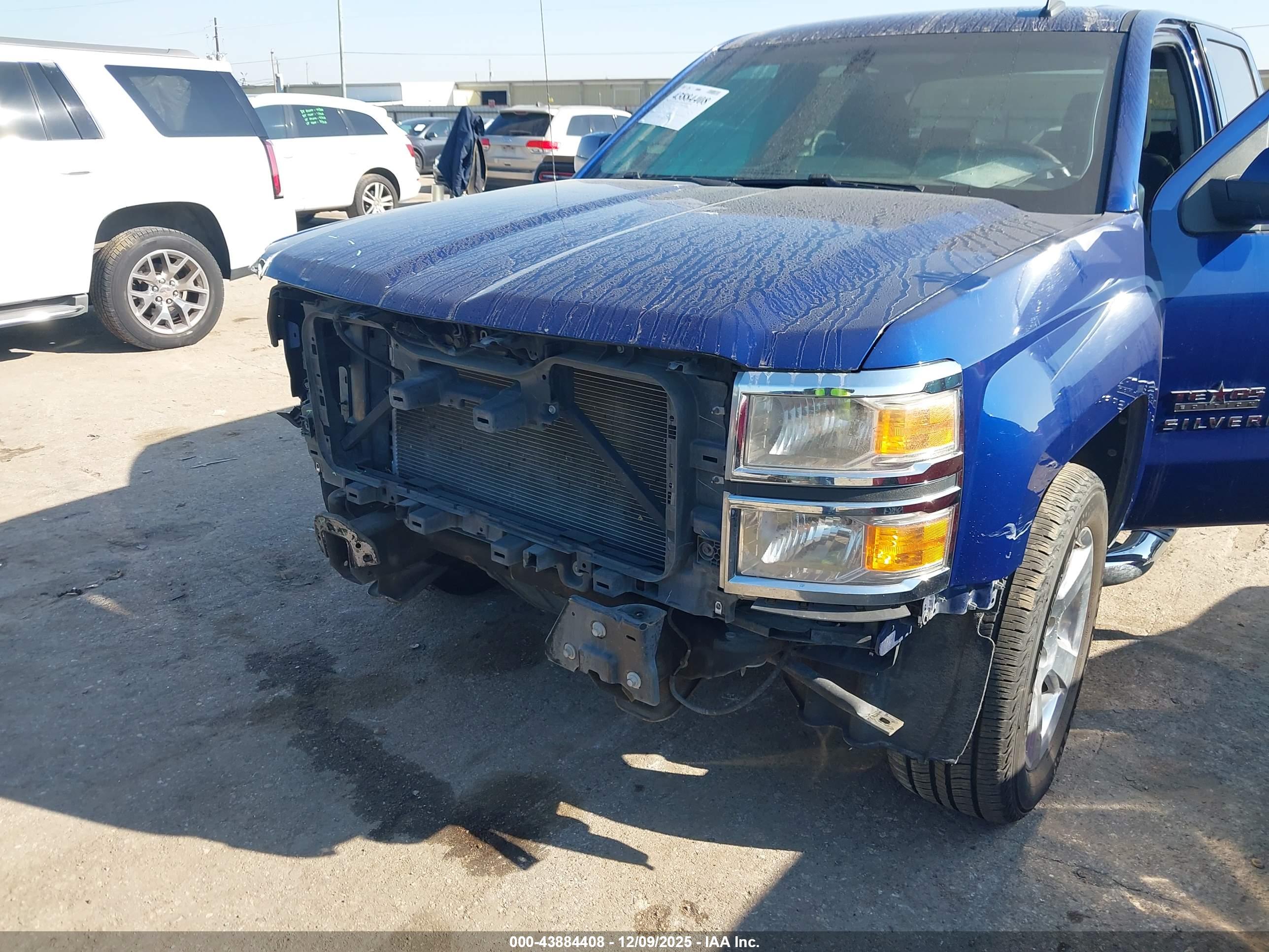 CHEVROLET SILVERADO image 6