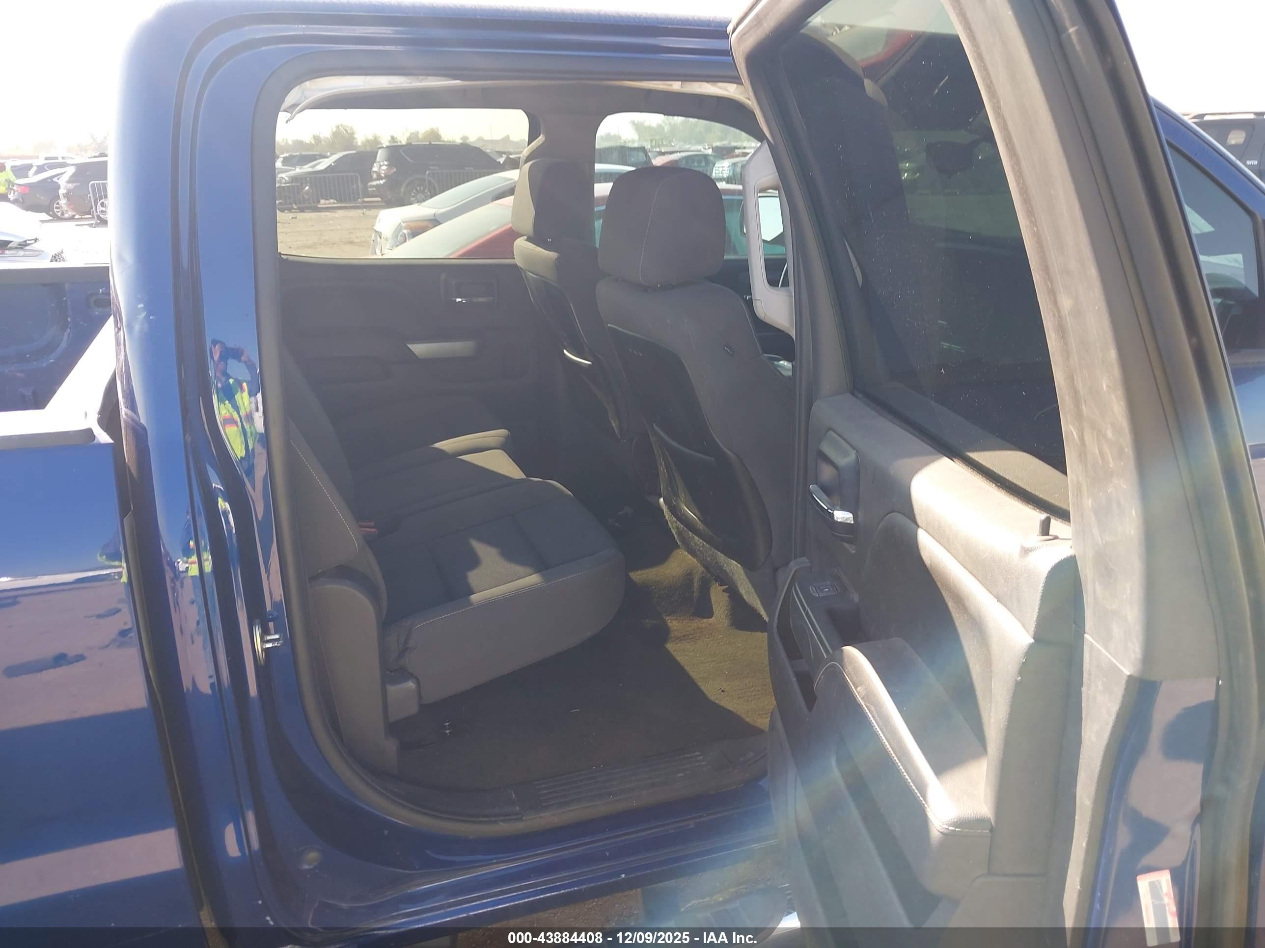 CHEVROLET SILVERADO image 8