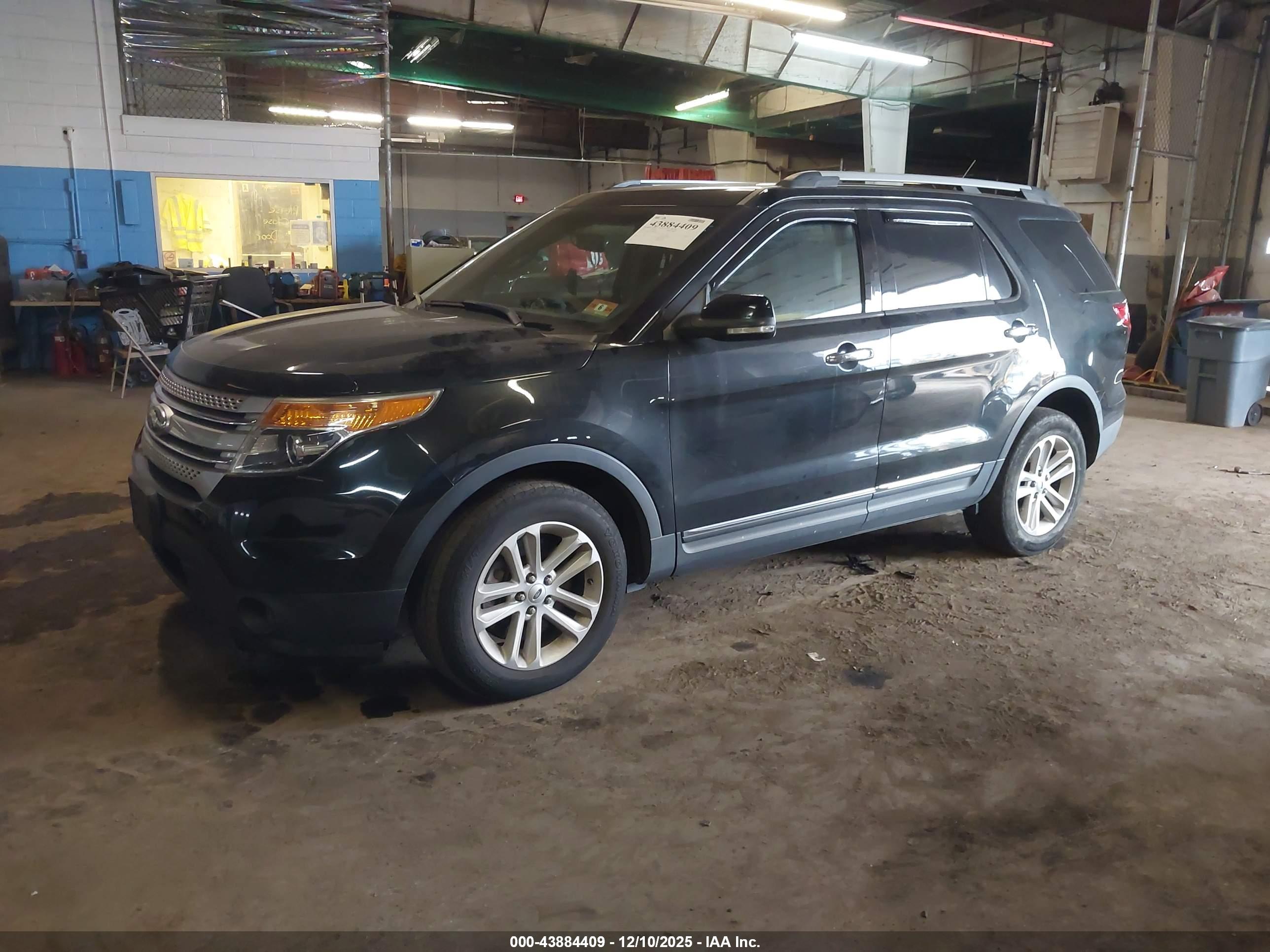 FORD EXPLORER image 2