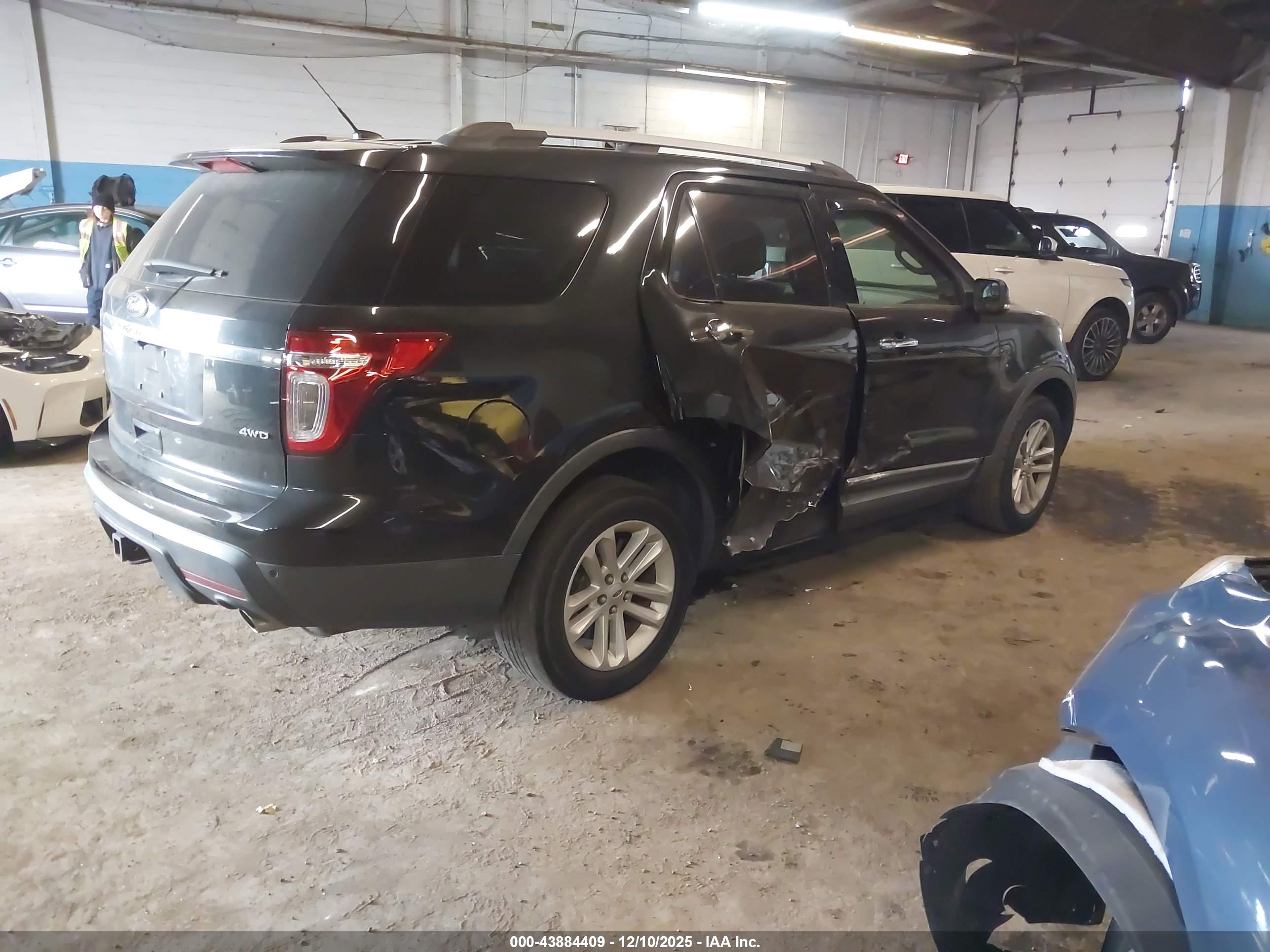 FORD EXPLORER image 4