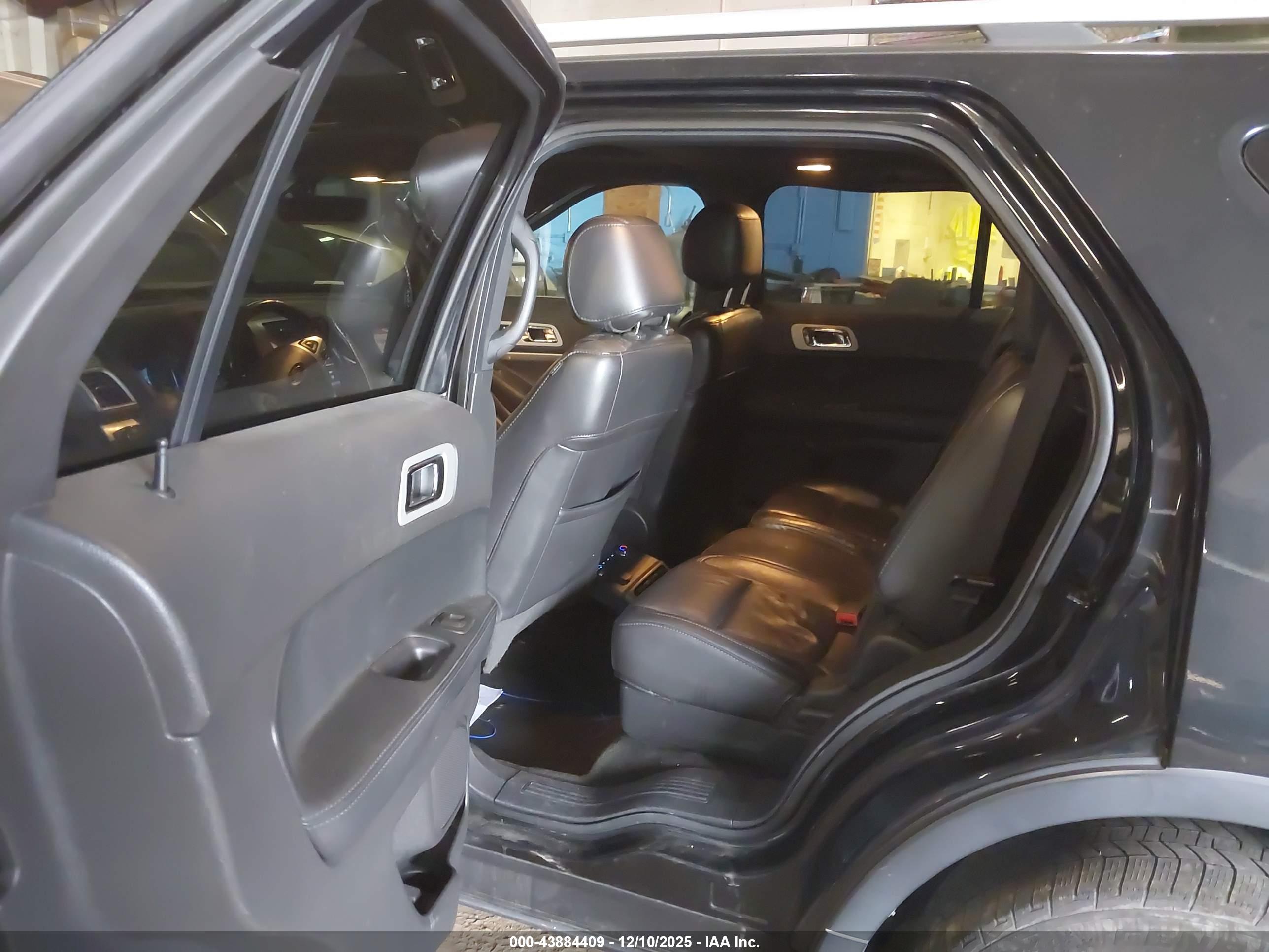 FORD EXPLORER image 8