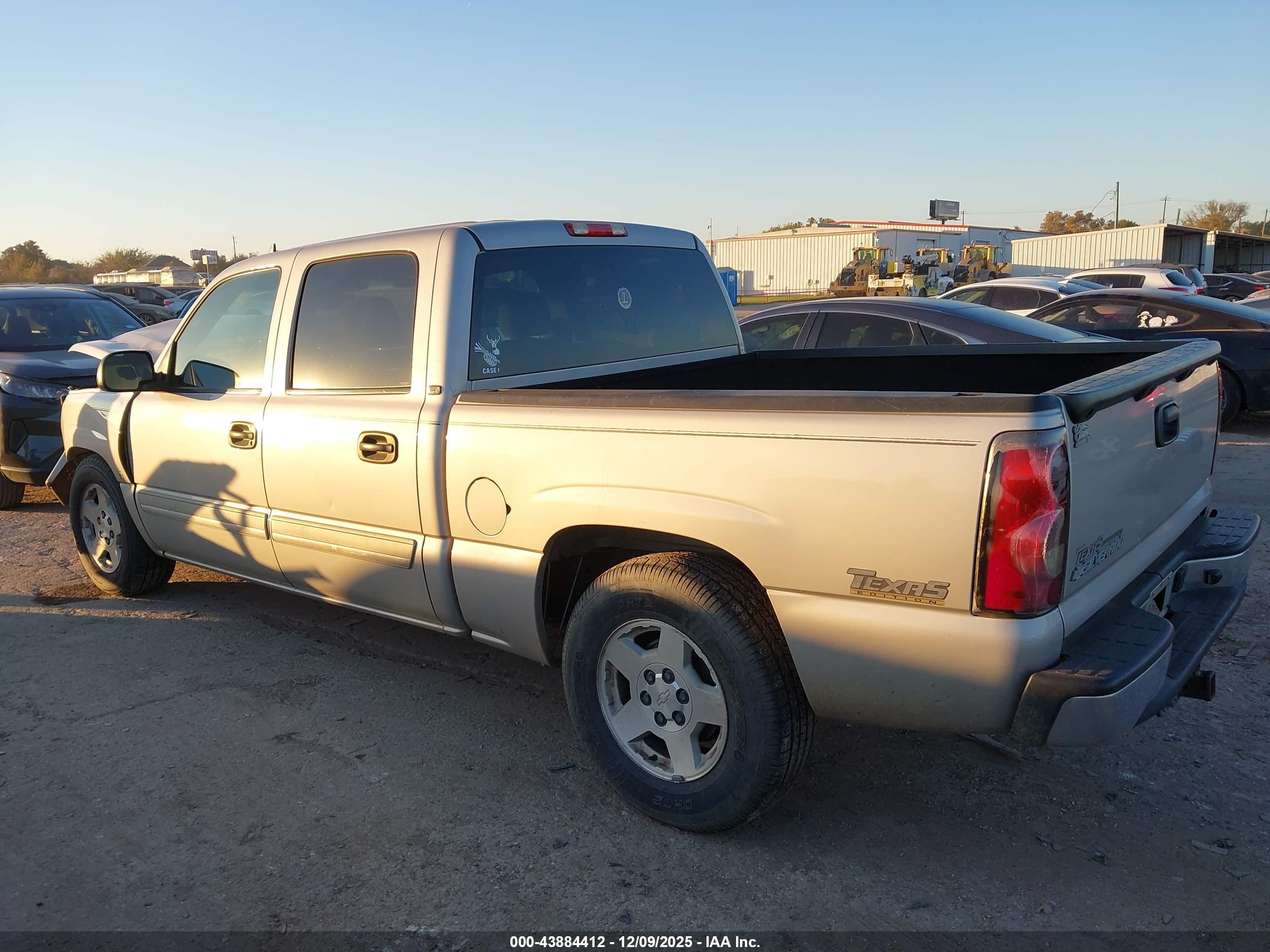 CHEVROLET SILVERADO image 3