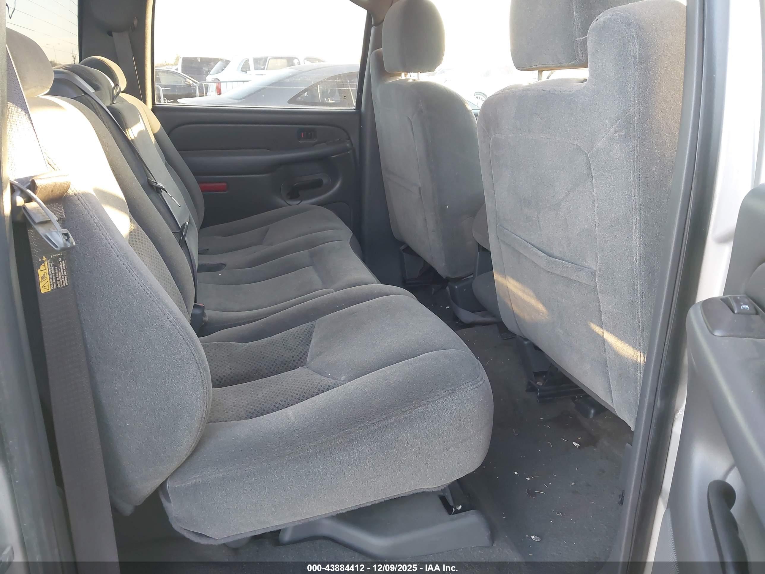 CHEVROLET SILVERADO image 8