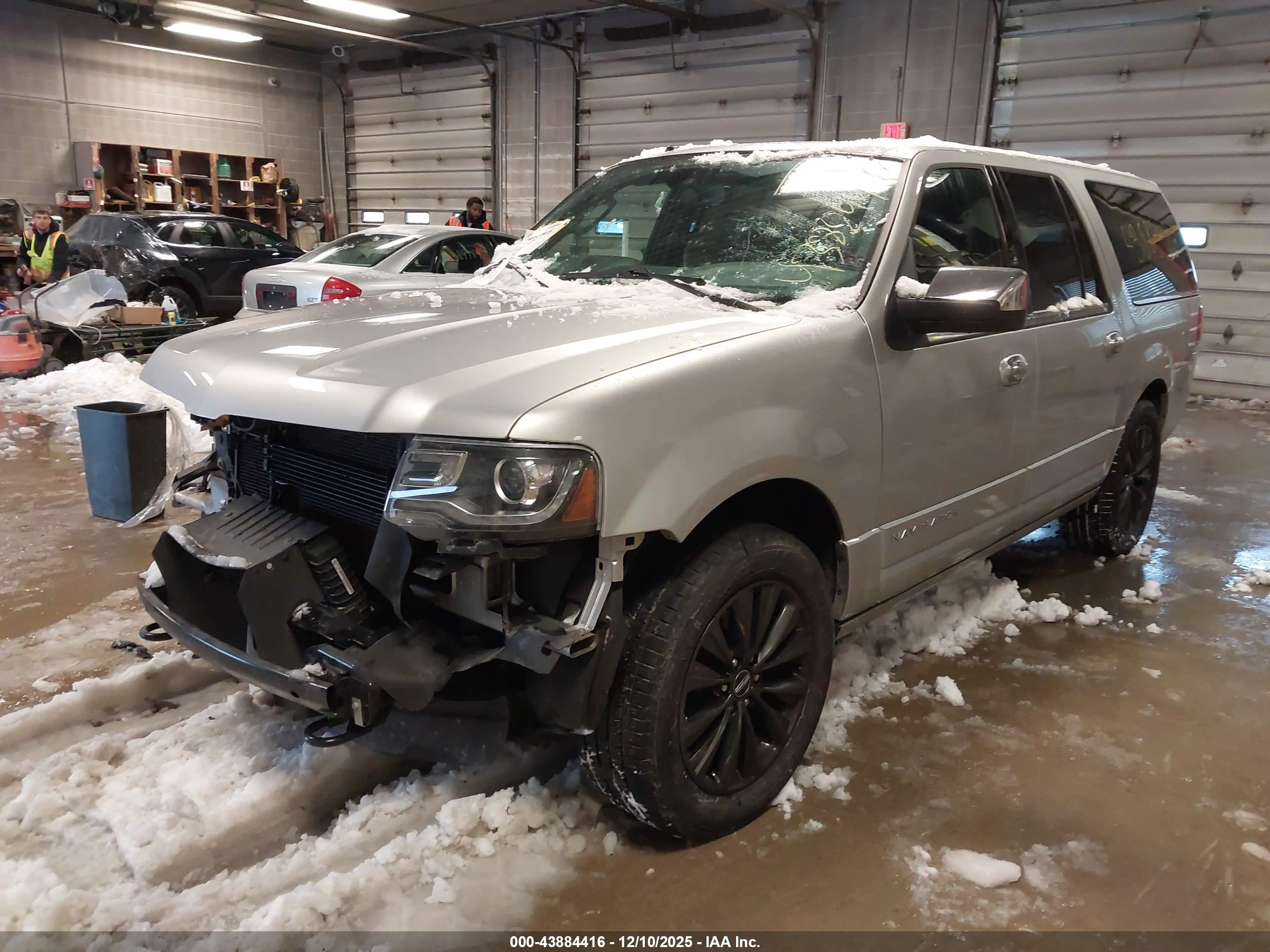 LINCOLN NAVIGATOR image 2