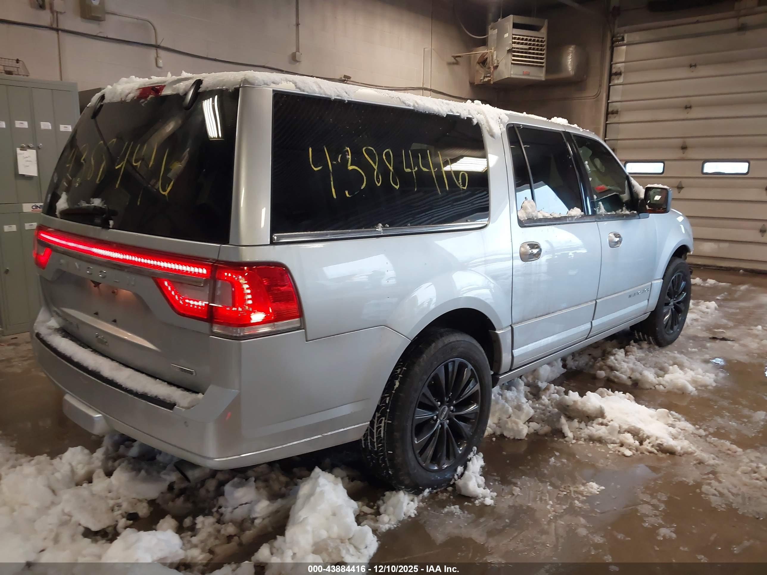 LINCOLN NAVIGATOR image 4
