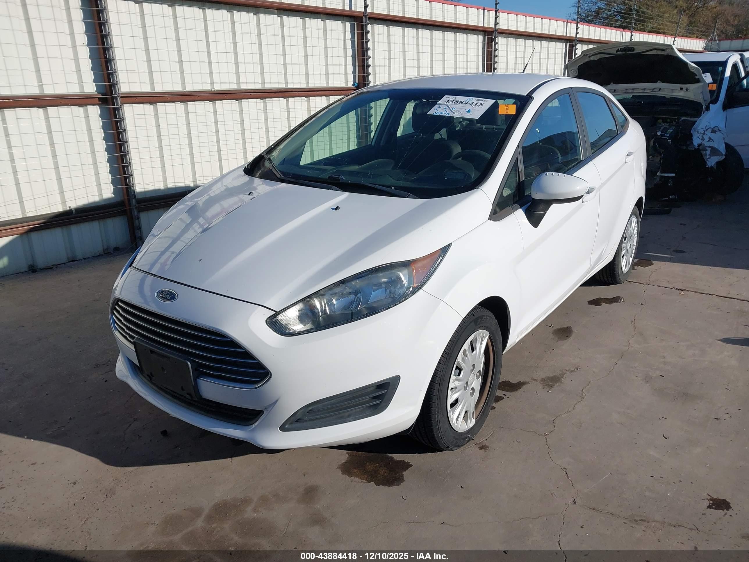 FORD FIESTA image 2