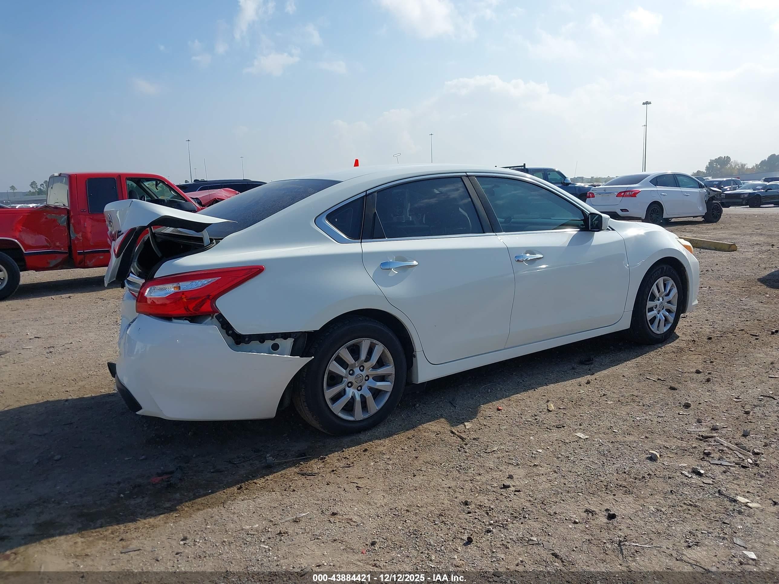 NISSAN ALTIMA image 4
