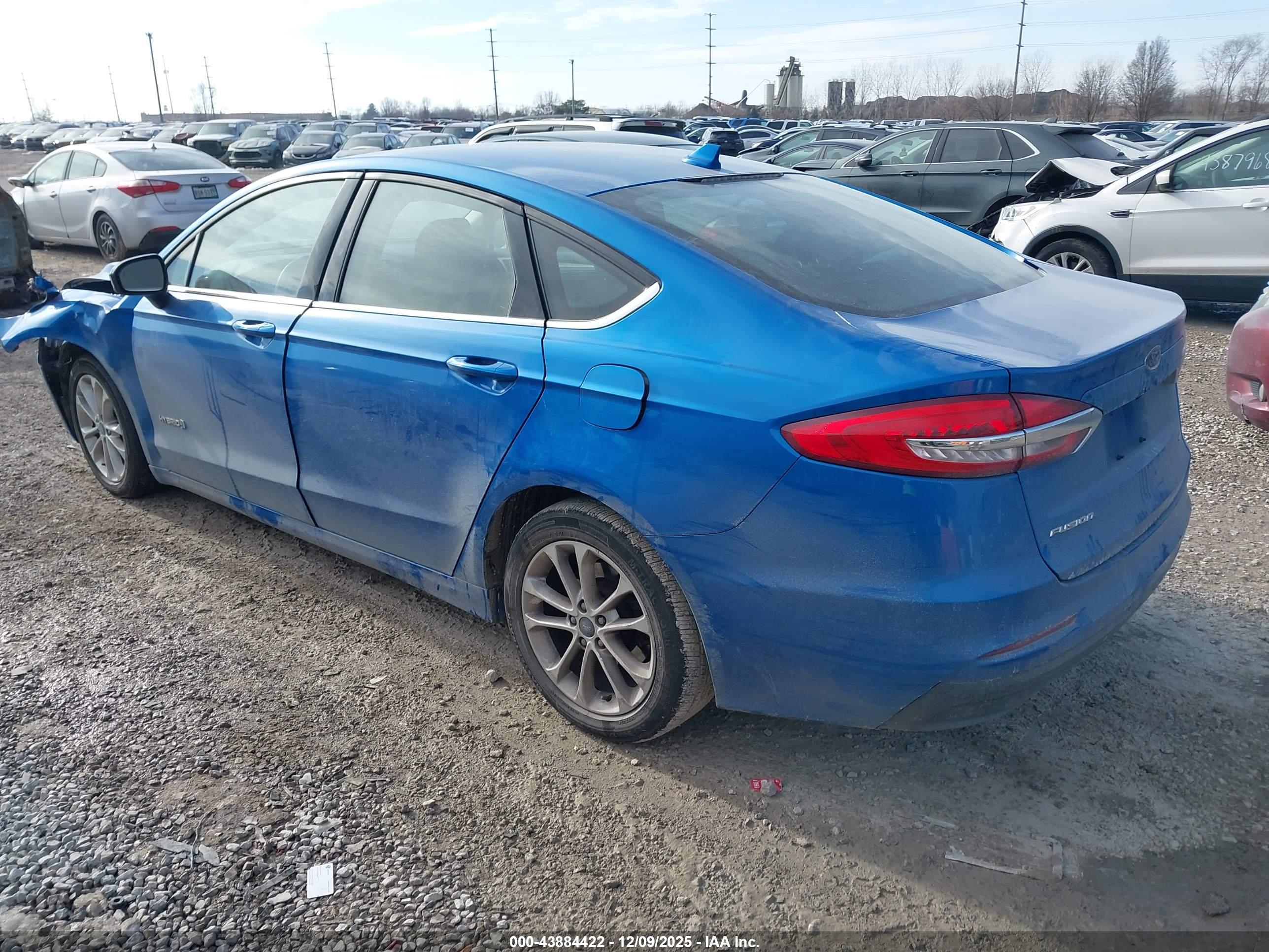 FORD FUSION image 3