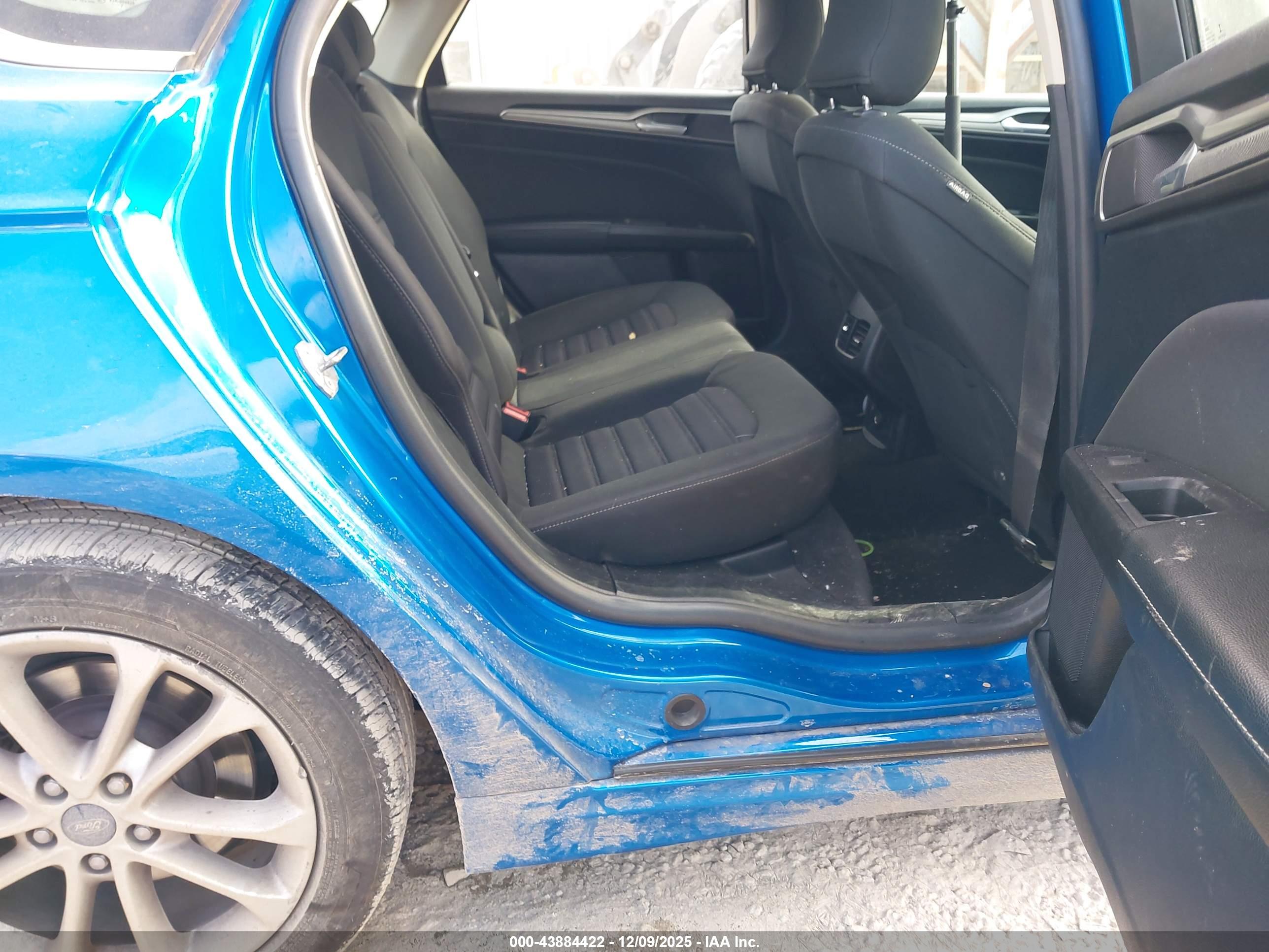 FORD FUSION image 8