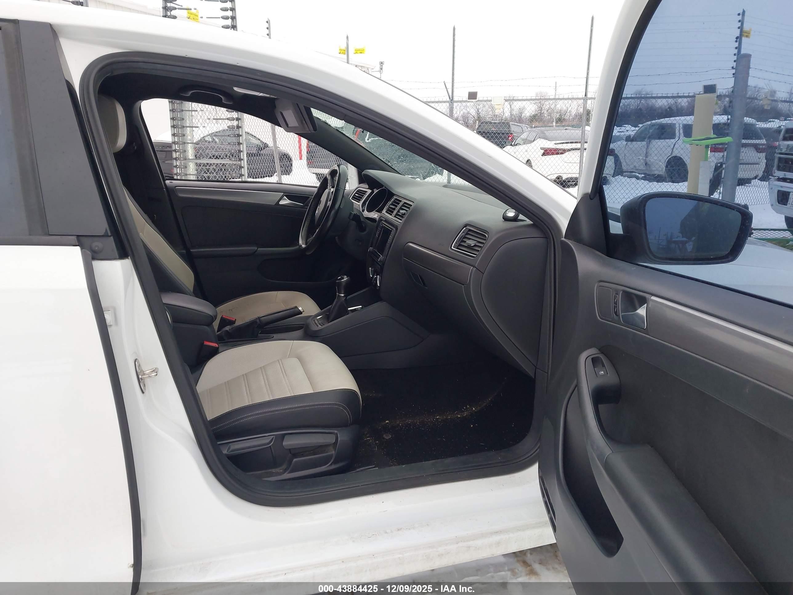 VOLKSWAGEN JETTA image 5
