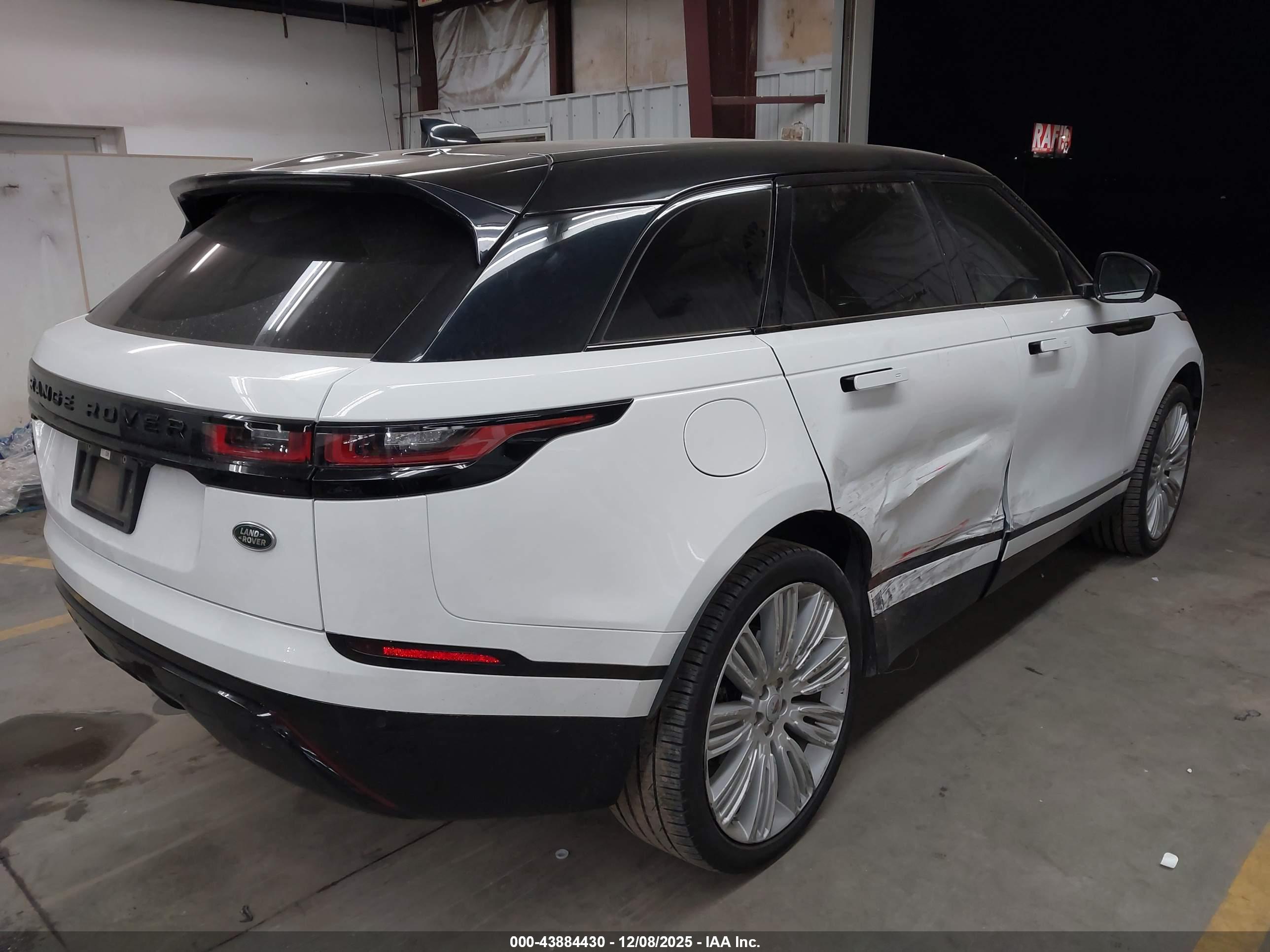 LAND ROVER image 4