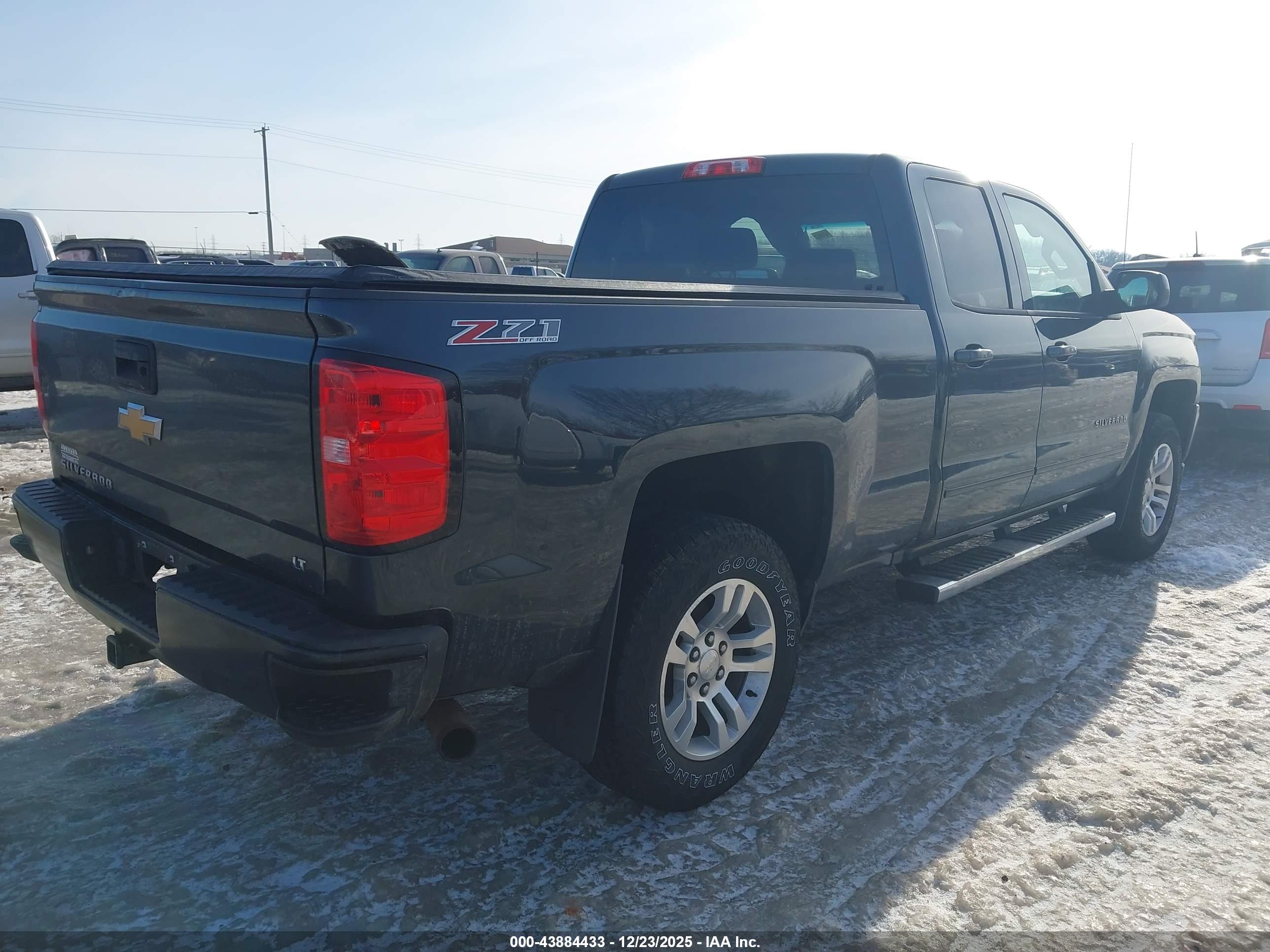 CHEVROLET SILVERADO image 4
