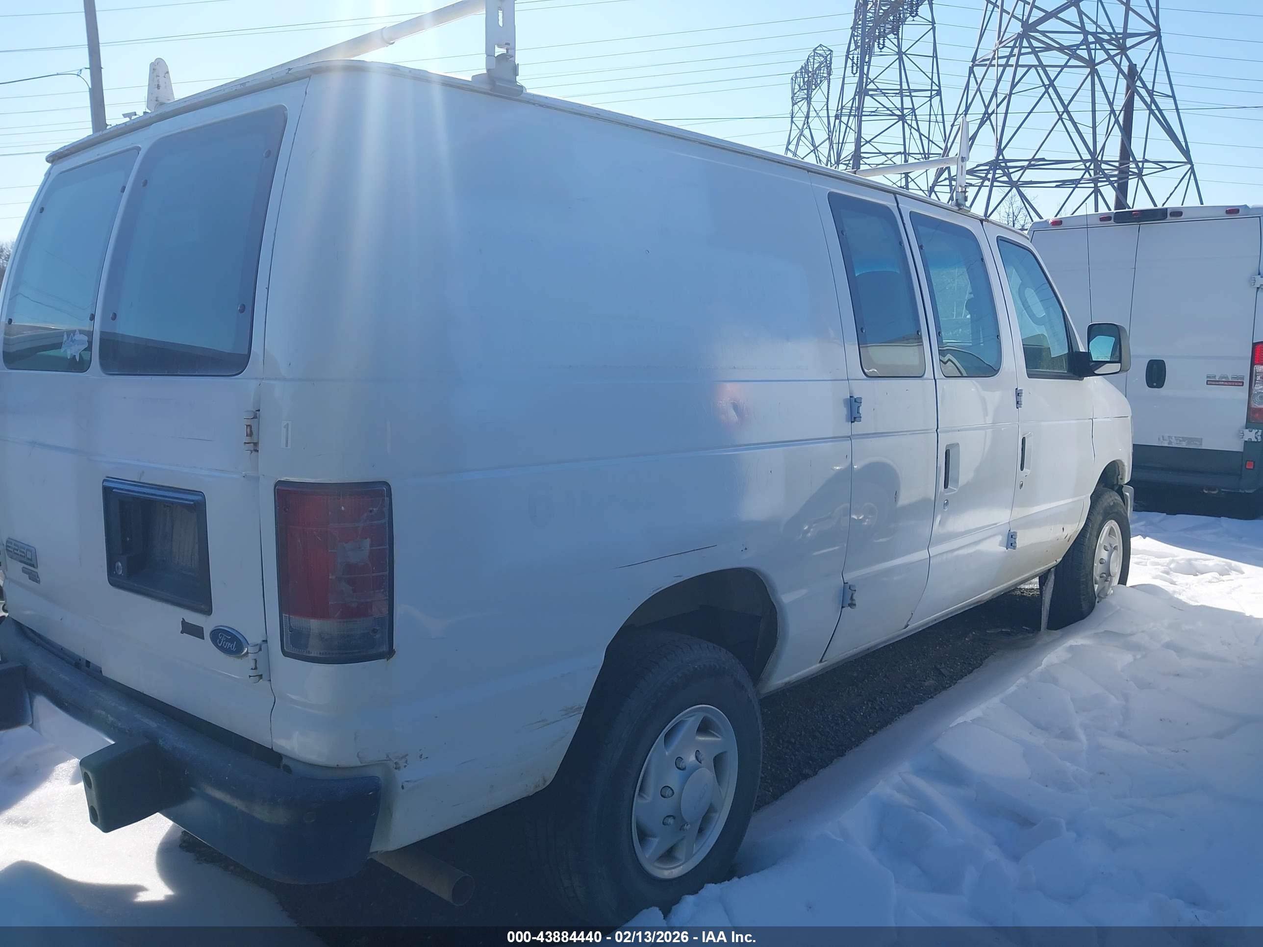 FORD E-250 image 4