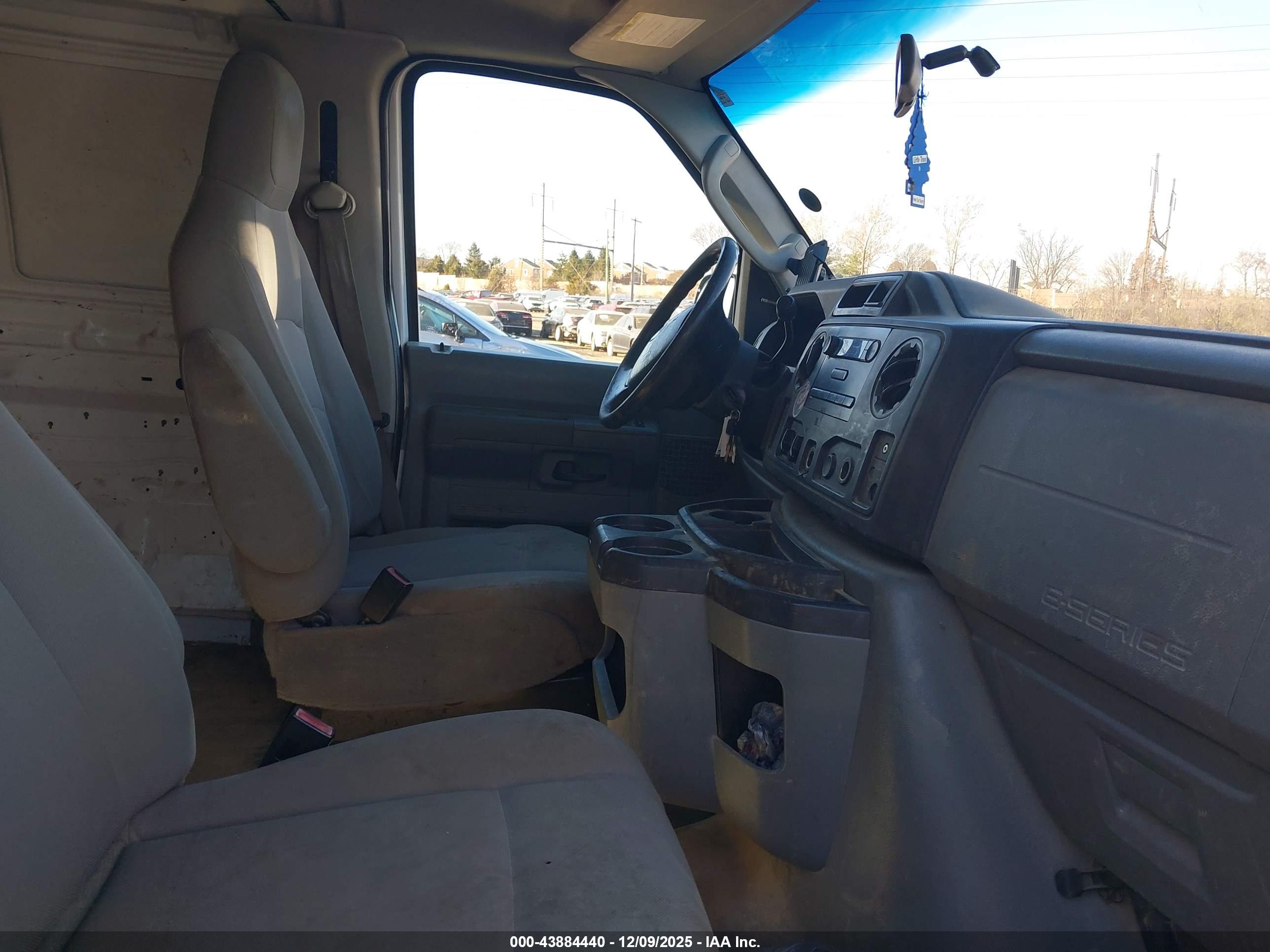 FORD E-250 image 5